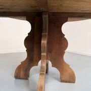 Table ronde en bois massif plateau épais style brutaliste vintage an60