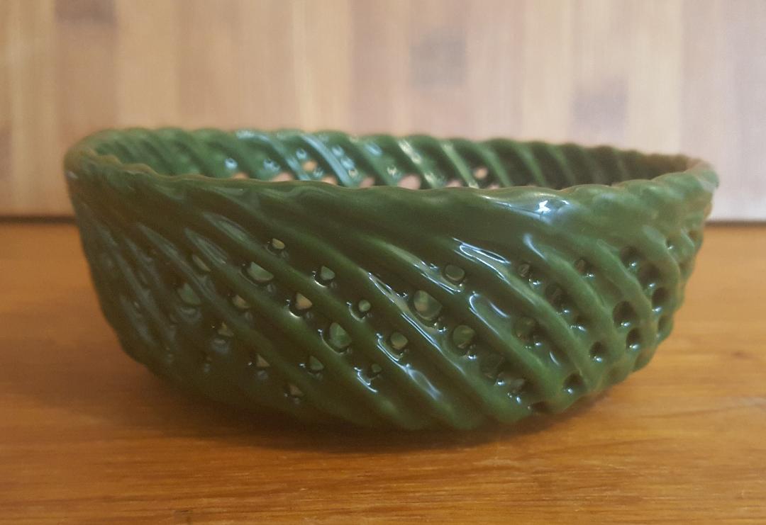 Vintage pocket empty cup in green braided ceramic basket style