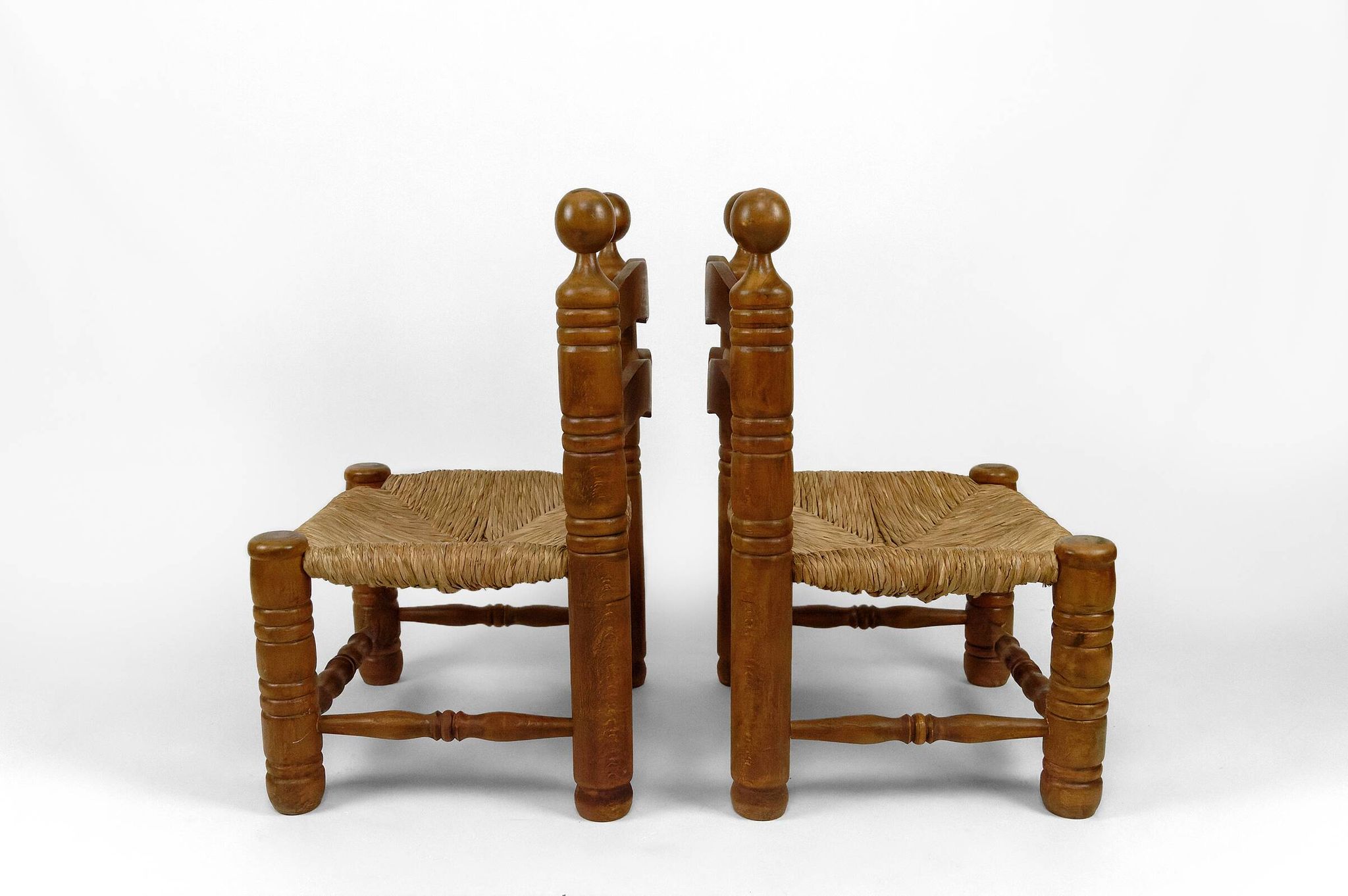 Paire de chaises basses paillées