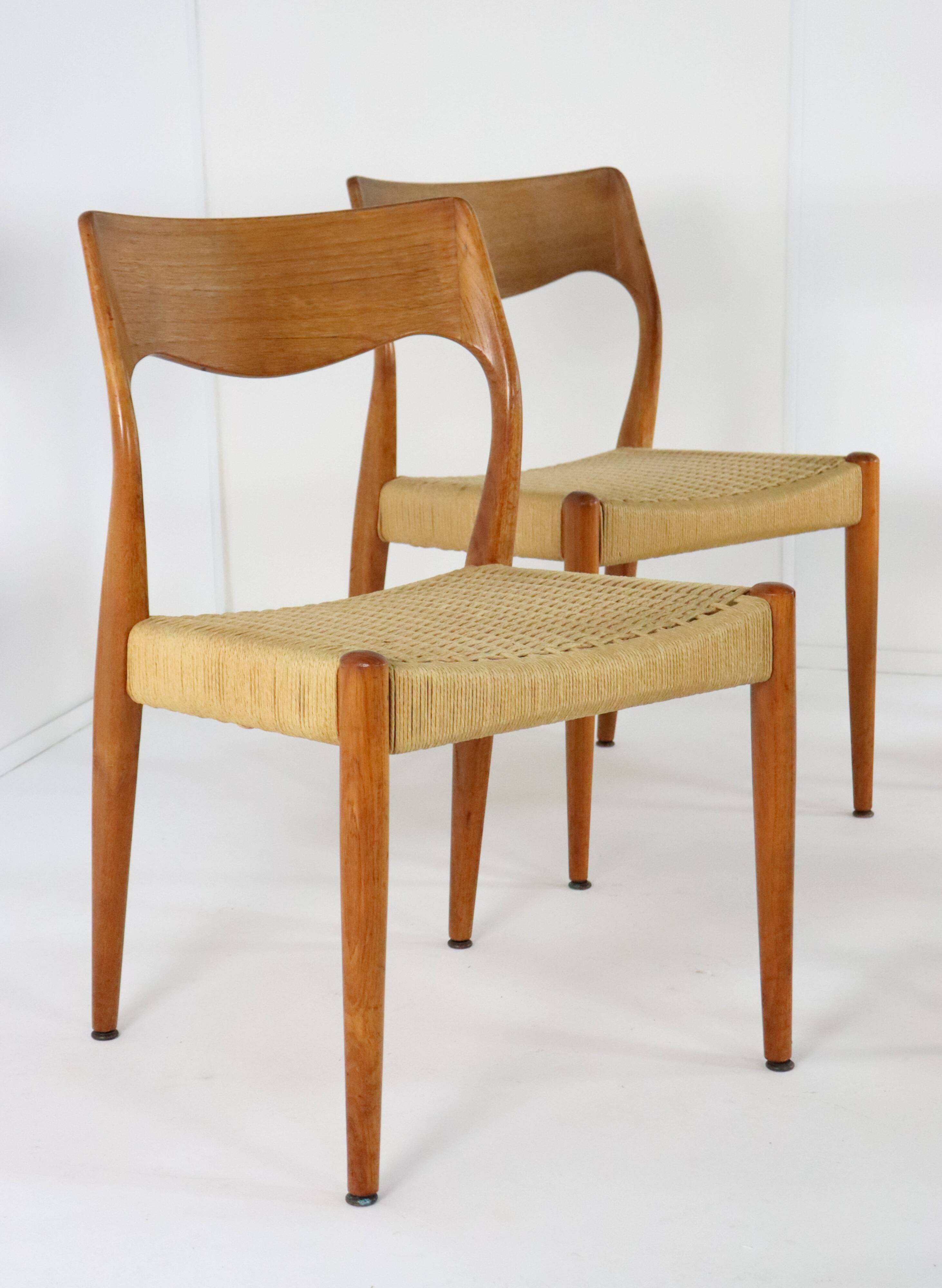 Set of 4 eetkamerstoelen Fristho team naar Niels O Moller model 71