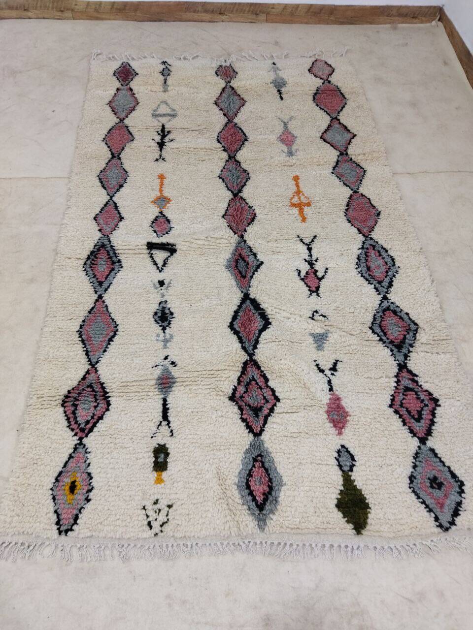 Handmade moroccan berber rug 250 x 146 cm