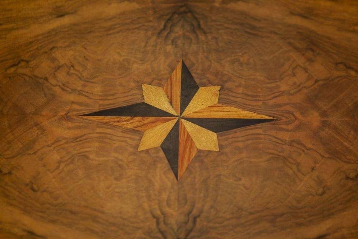 Oval Tea Table in Walnut and Veneer, 1870