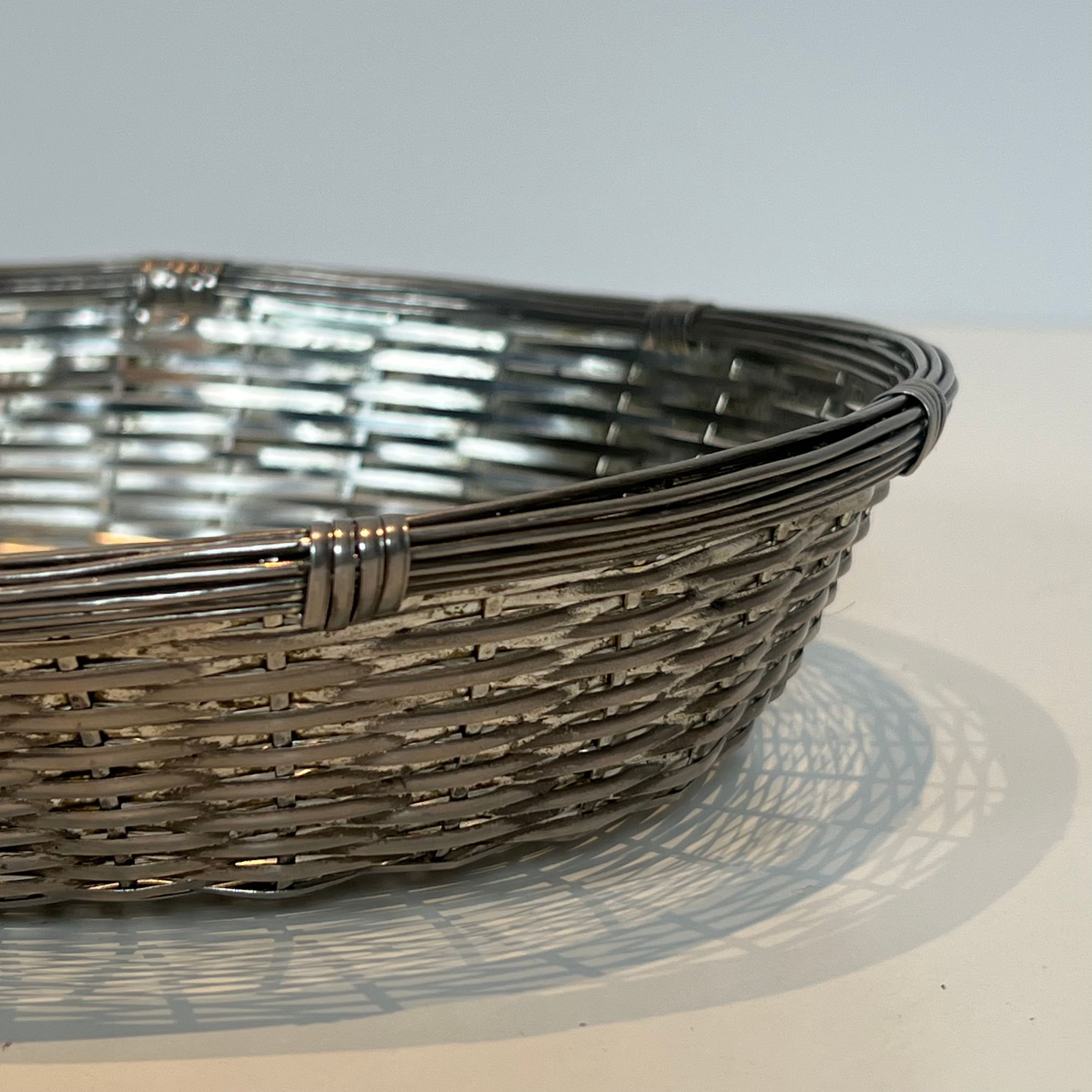 Bowl / pocket tray made of silver-plated wire