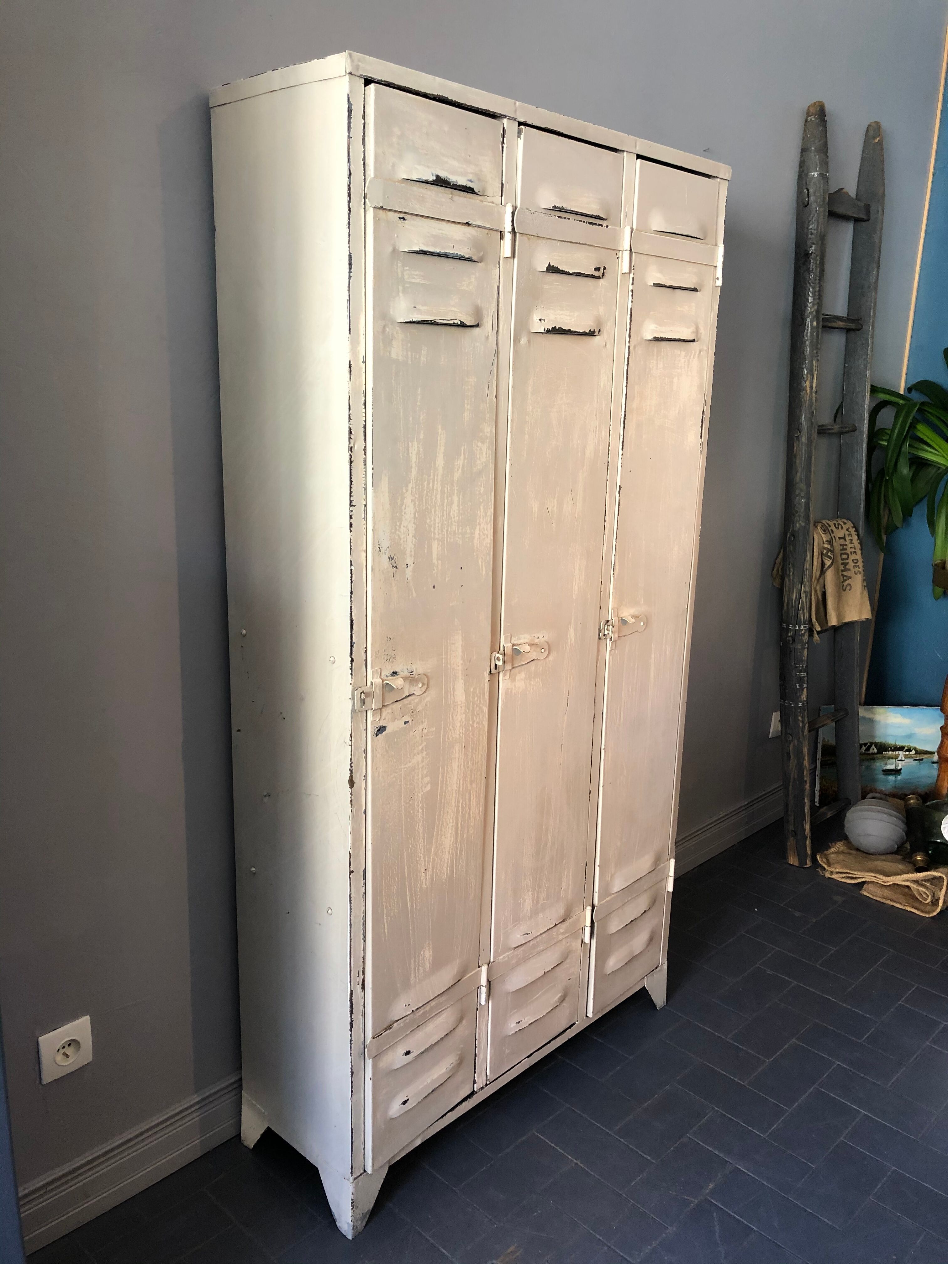 Industrial metal vestiary