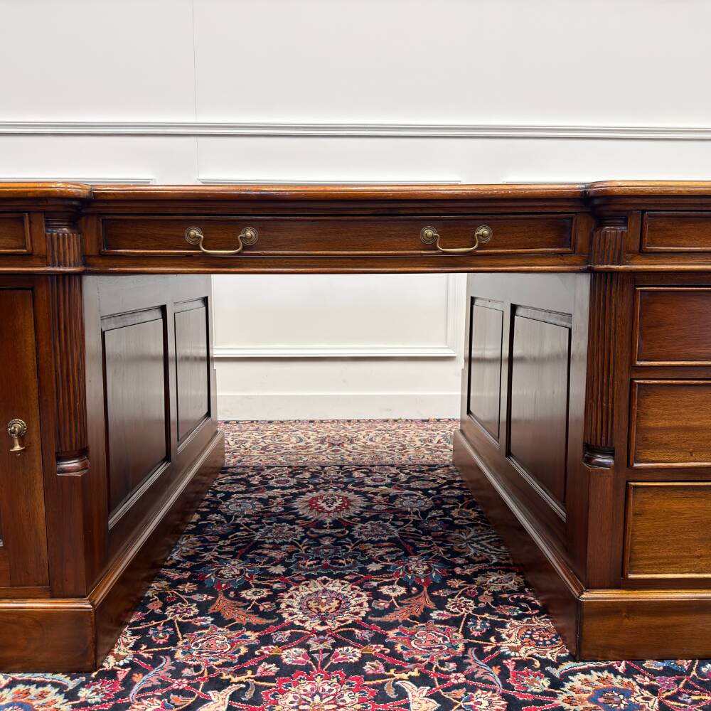 Très grand bureau partenaire classique anglais