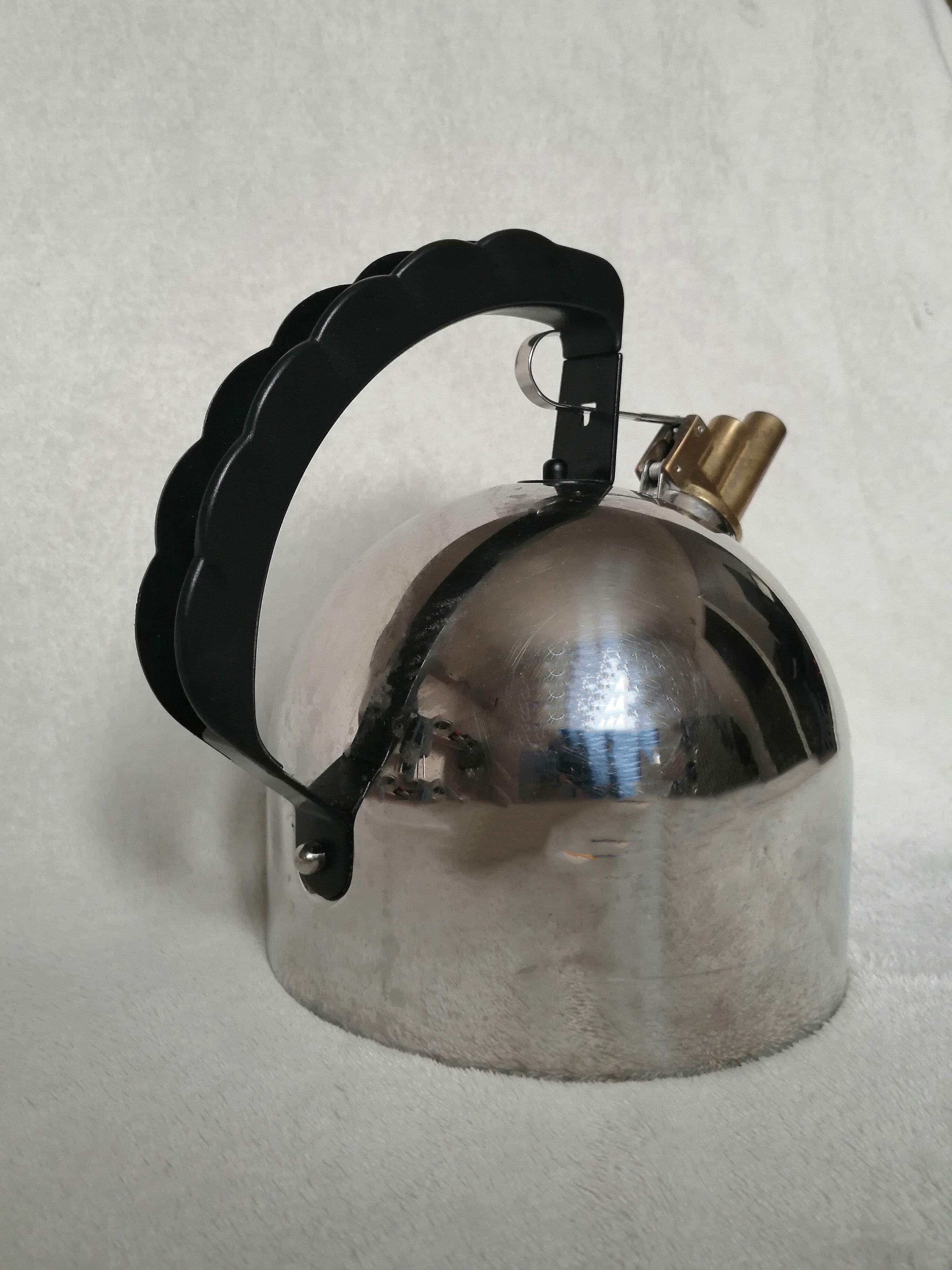 The kettle 9091 Alessi