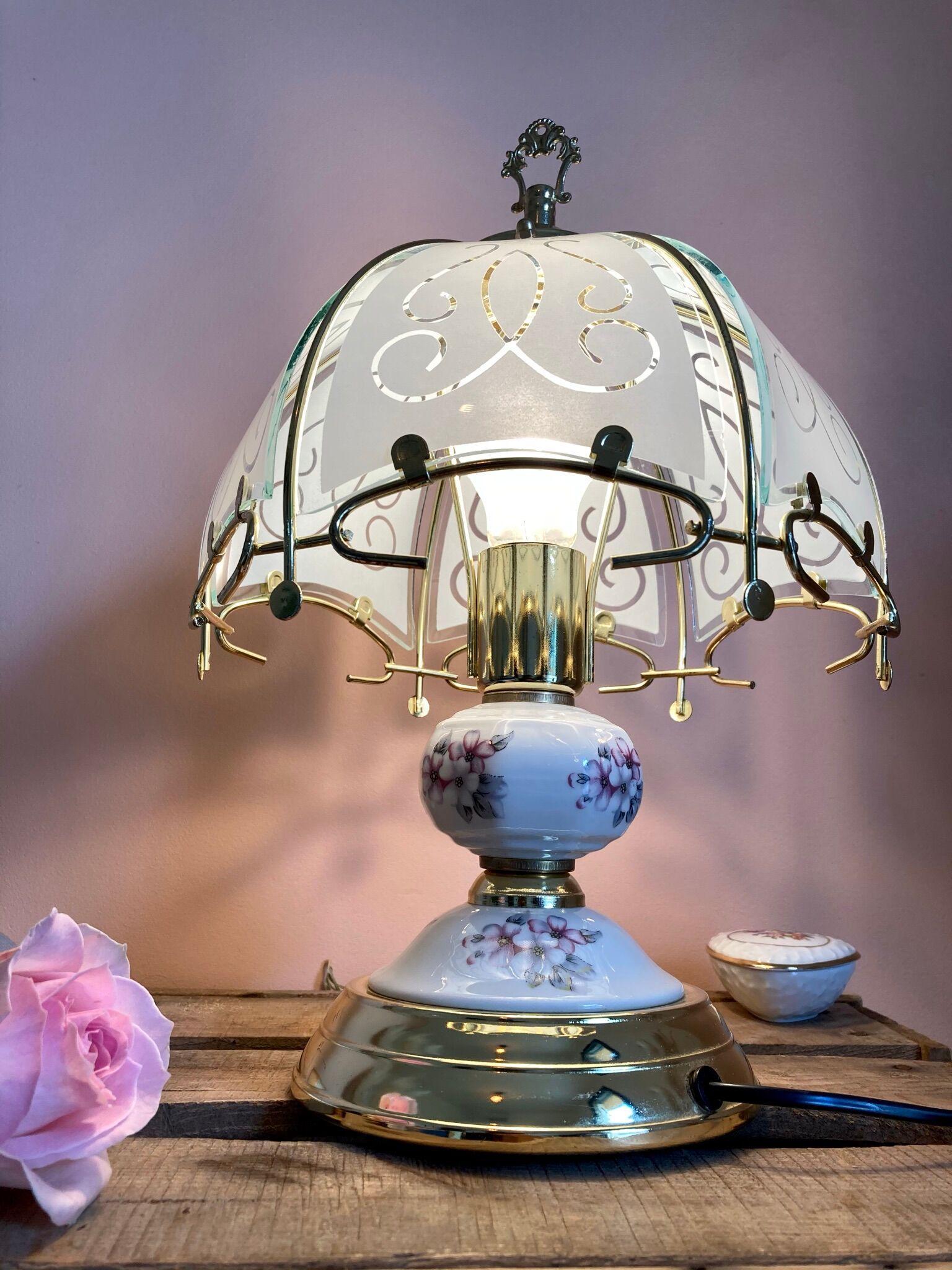 Lampe dorée pied porcelaine style tiffany