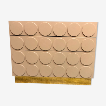 Chest of drawers in beige lacquered wood and brass, twenty-first century