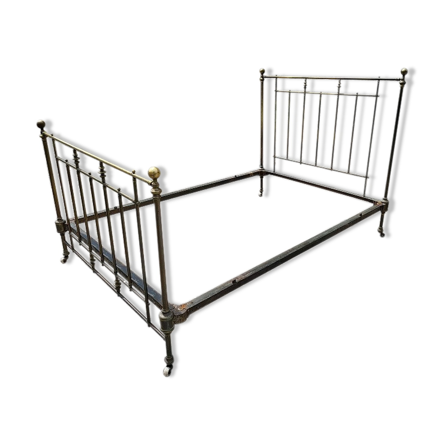 Lit en laiton dore 140 x 190 en couchage