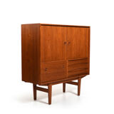 Cabinet en teck danois fin par N.C.Møbler Années 1960