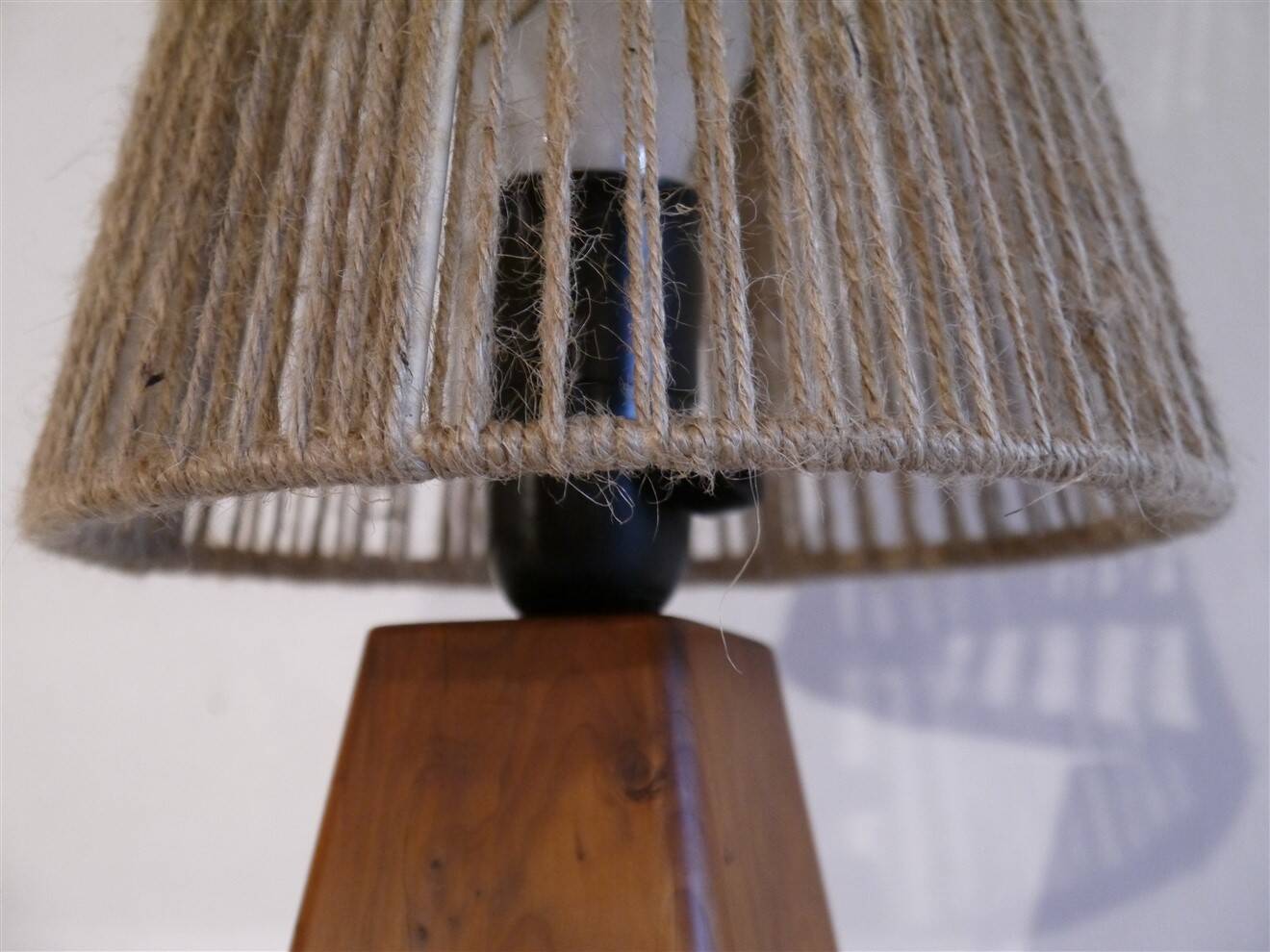 Scandinavian lamp in wood and rope, 1960