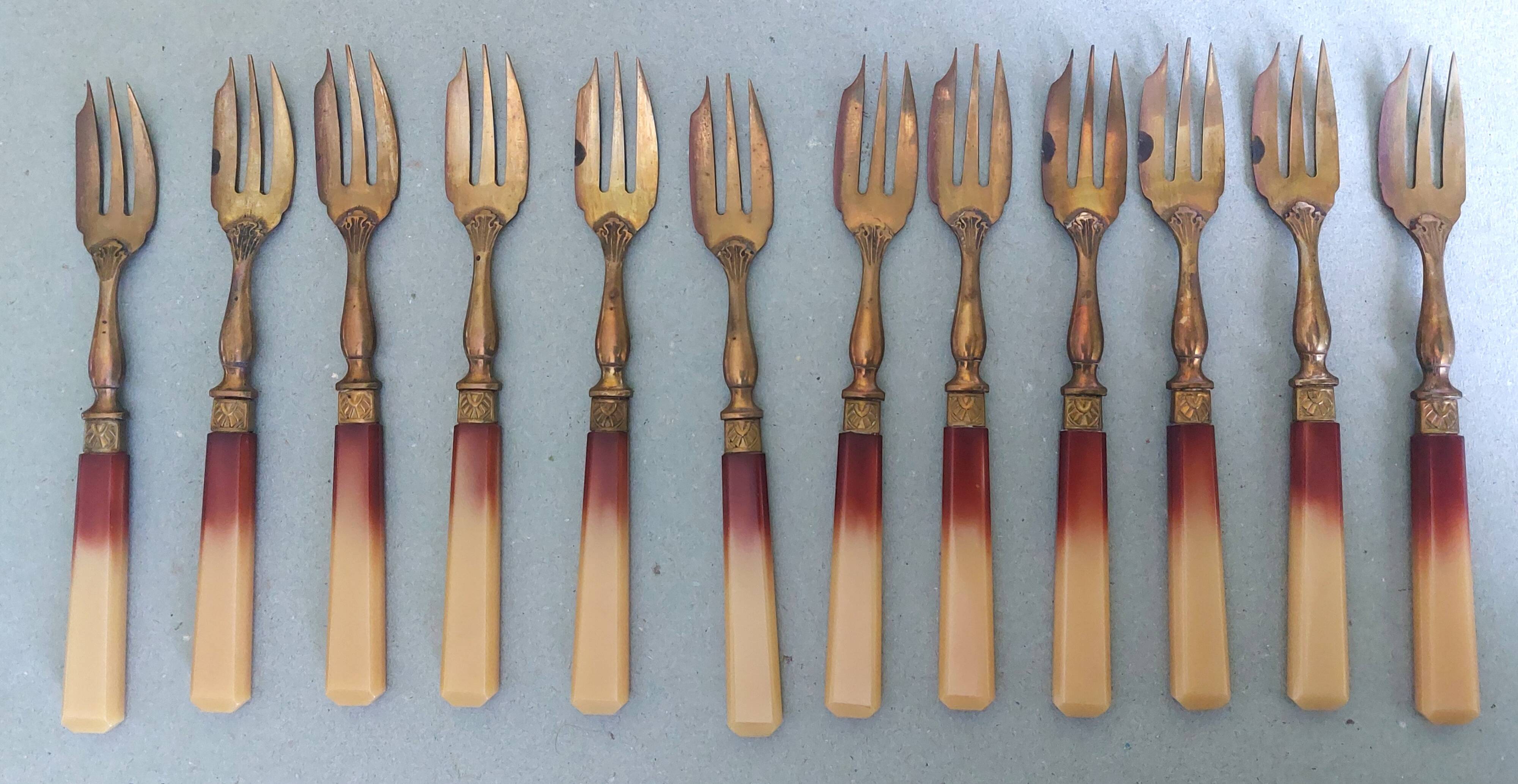 Set of dessert forks