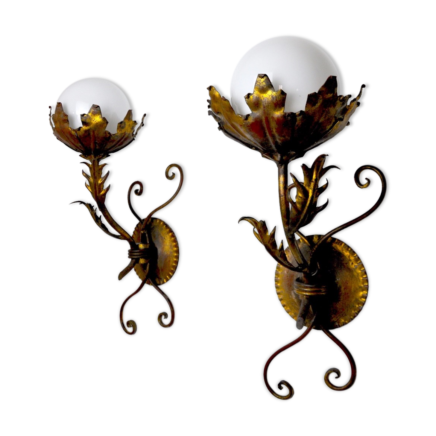 Pair of floral wall lamps by Ferro Arte, Gold leaf and opaline, Spain, 1960