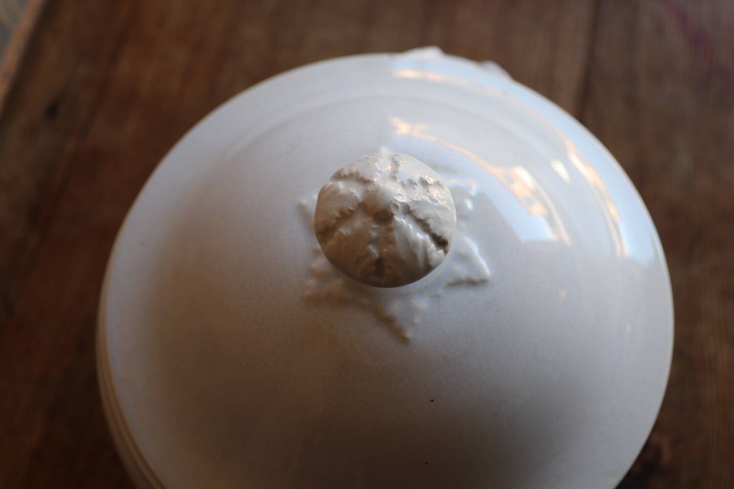 Antique white soup tureen in ironstone – Sarreguemines