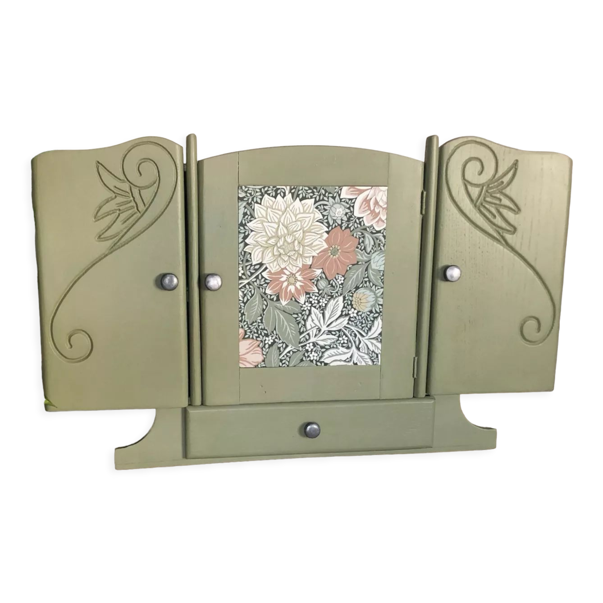 Medicine cabinet / jewelry box