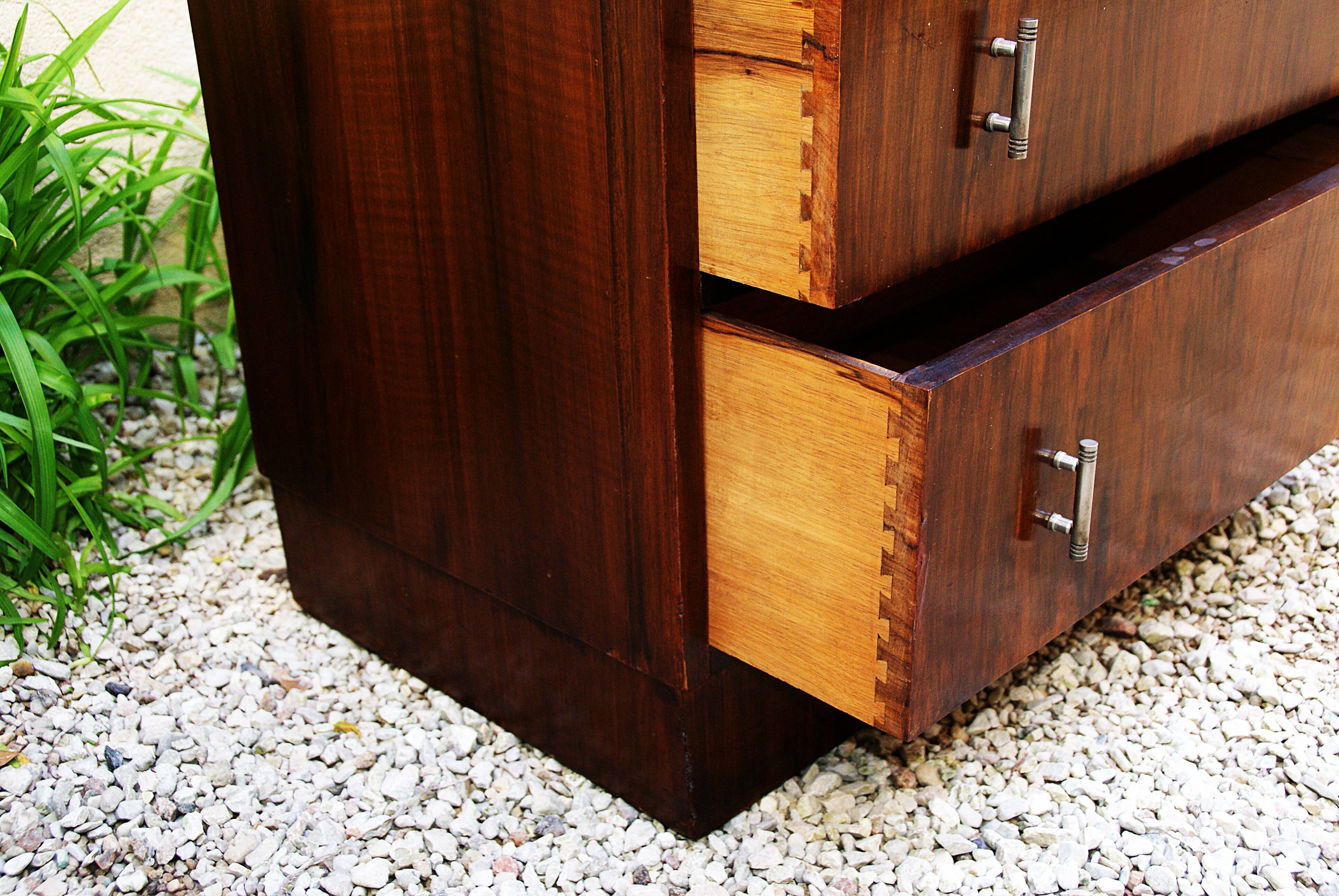 Pretty little Art Deco chest of drawers from the 1930s in walnut.