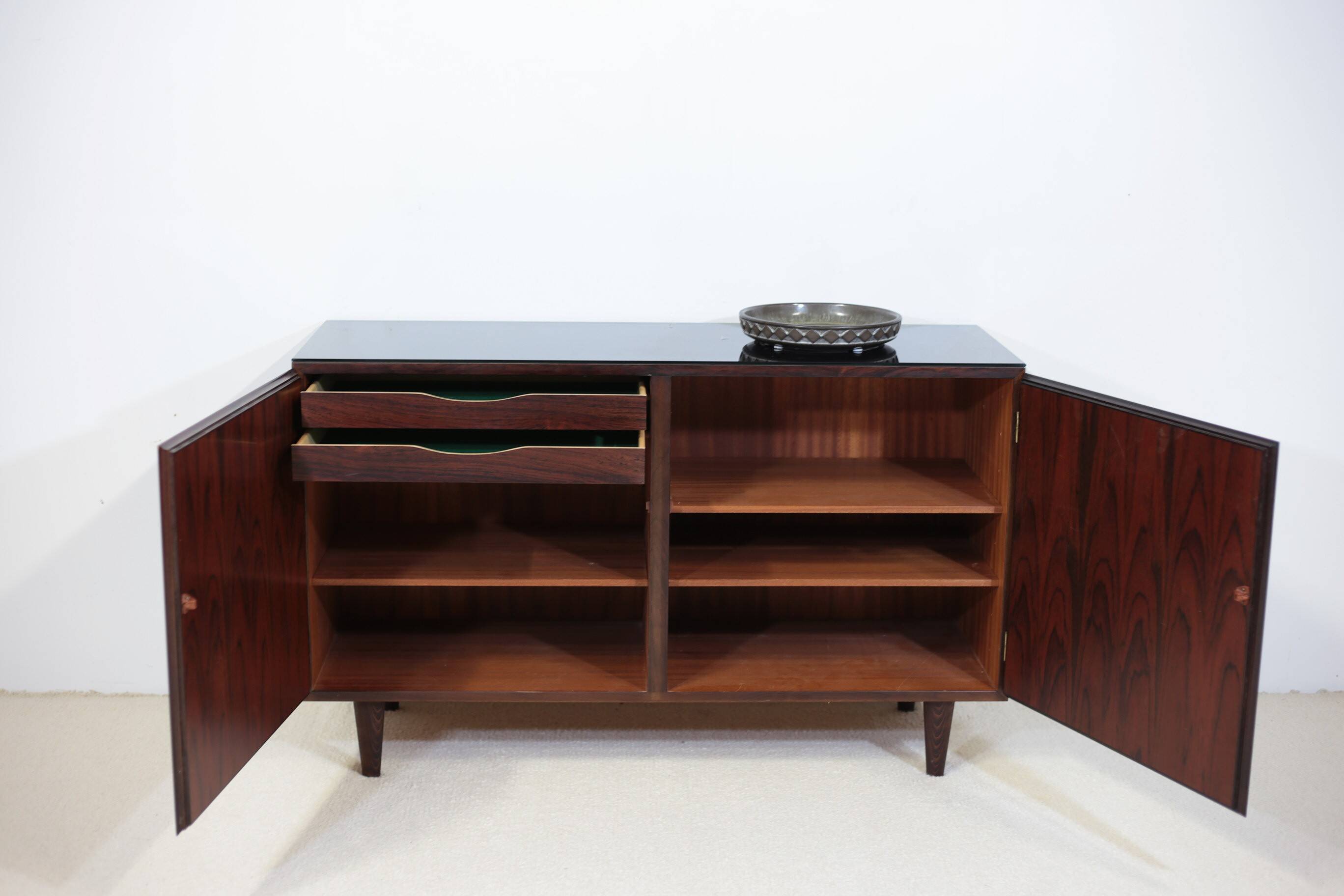 Omann Jun buffet in rosewood