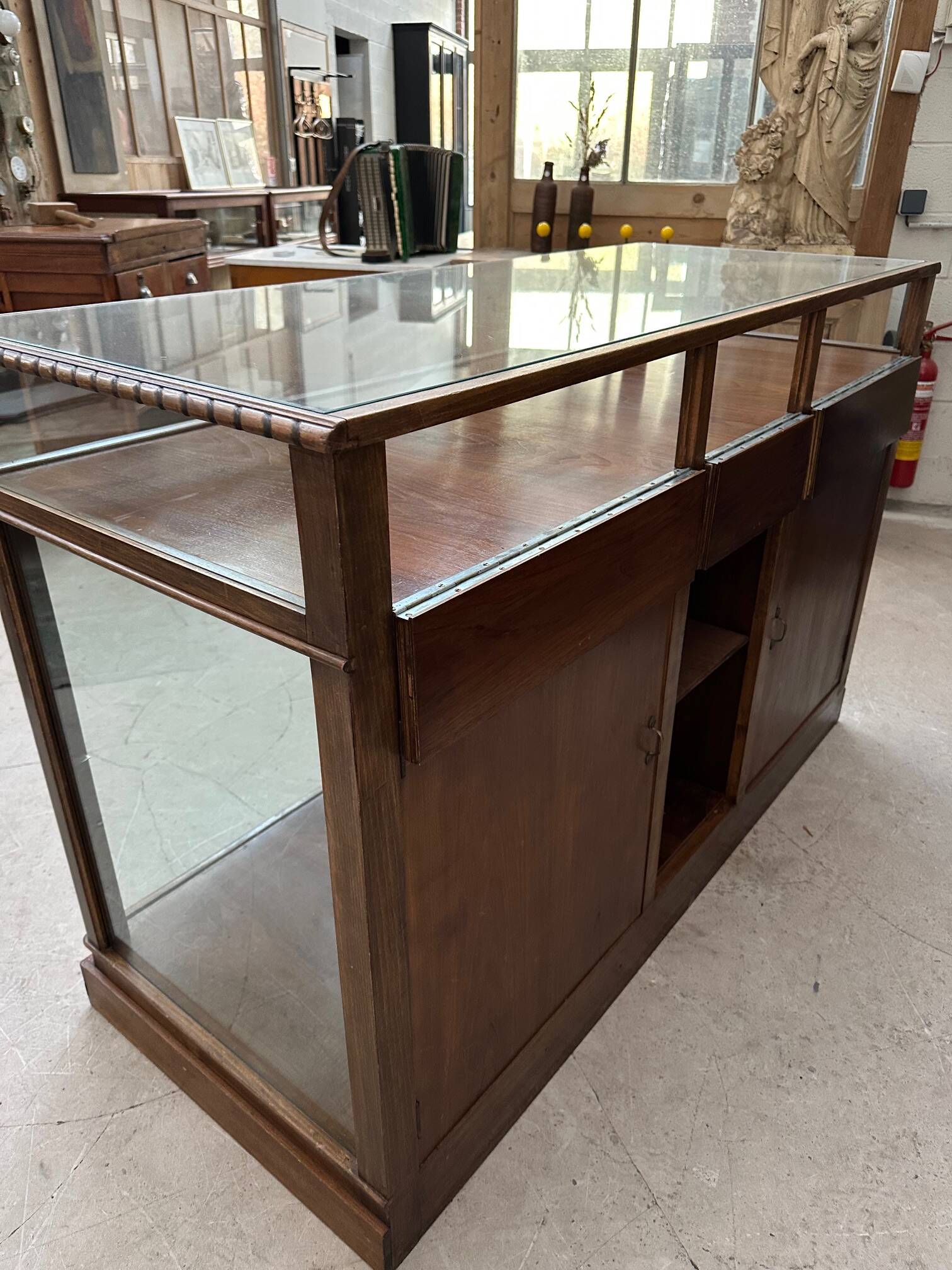 Early 20th century display counter