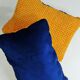 Paire de coussins rectangles chenille moutarde et bleu outremer