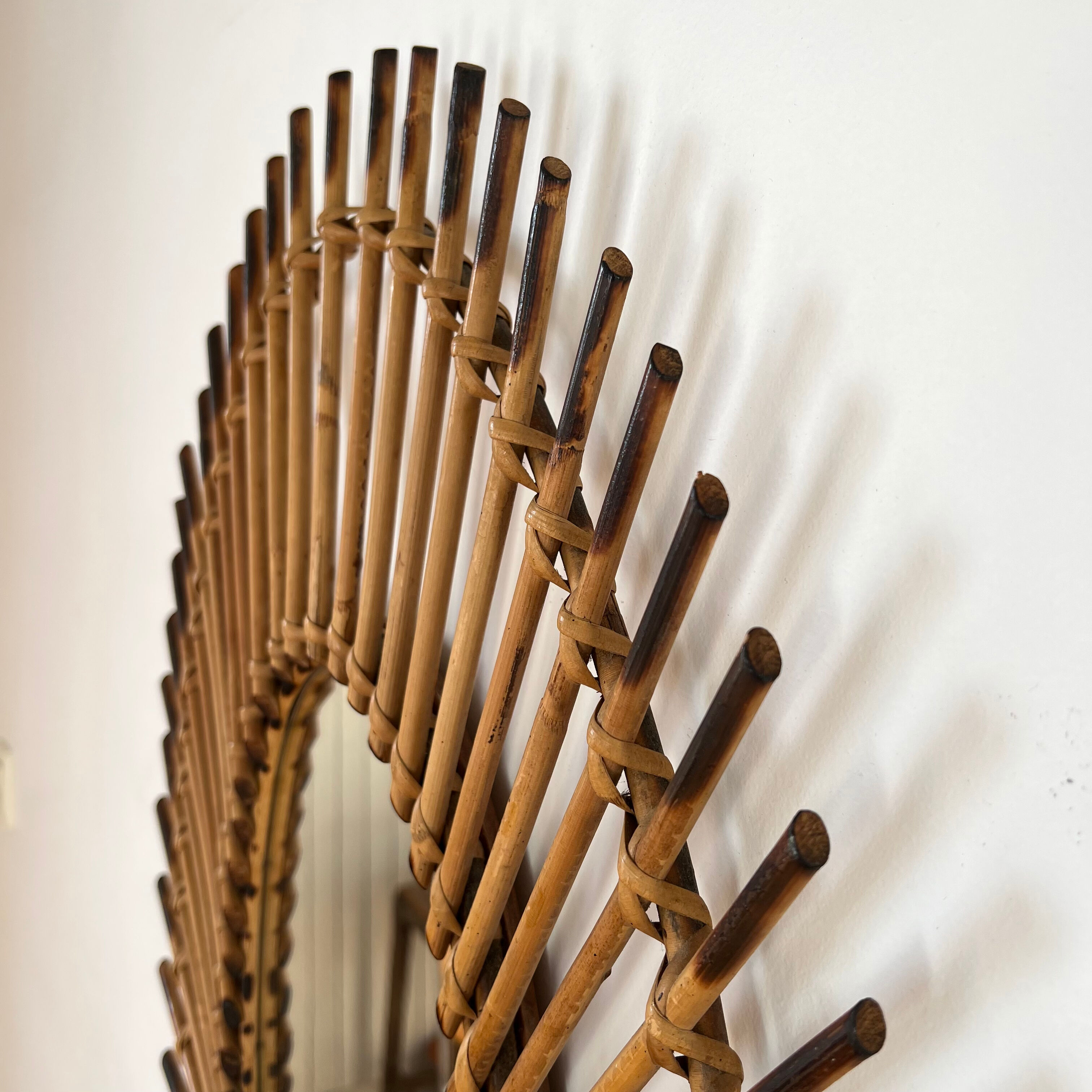 Rattan mirror in the shape of an eye