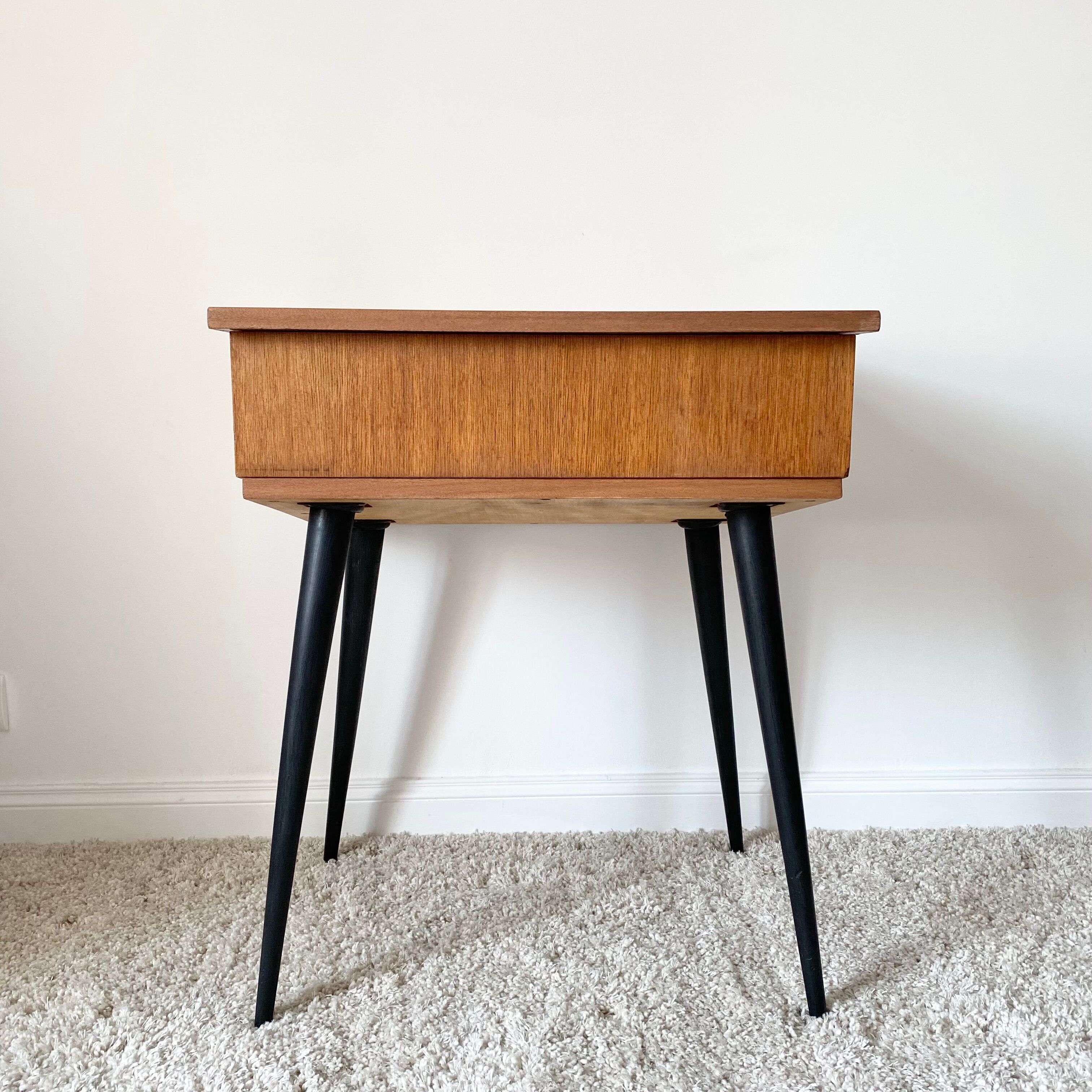 Vintage console desktop