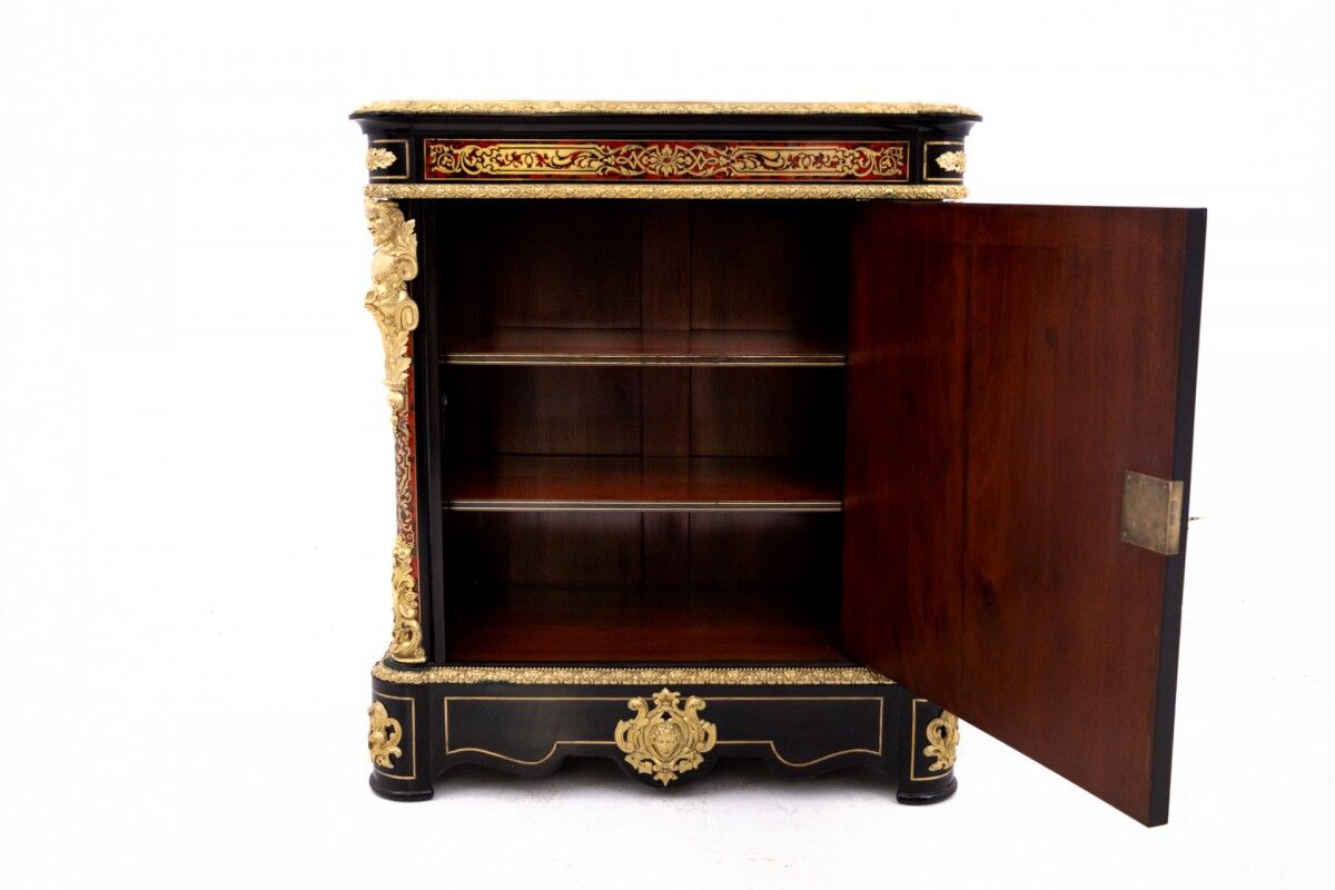 Antique Boulle chest of drawers from the mid-19th century, France.