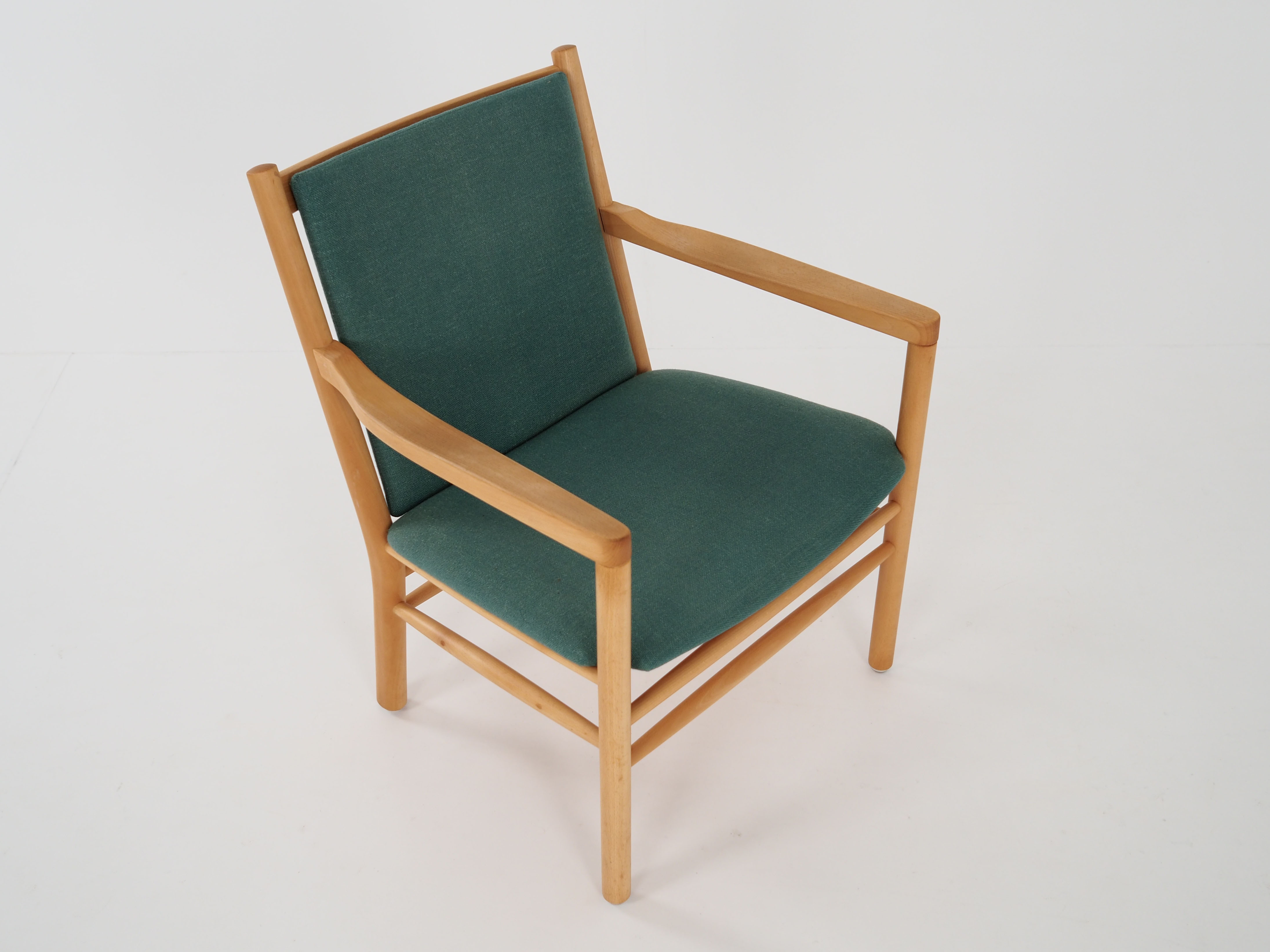 Armchair design J147 by Erik Ole Jørgensen of Tarm Stole & Møbelfabrik.