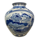 Vase chinois en porcelaine bleu blanc décoré de fleurs de lotus