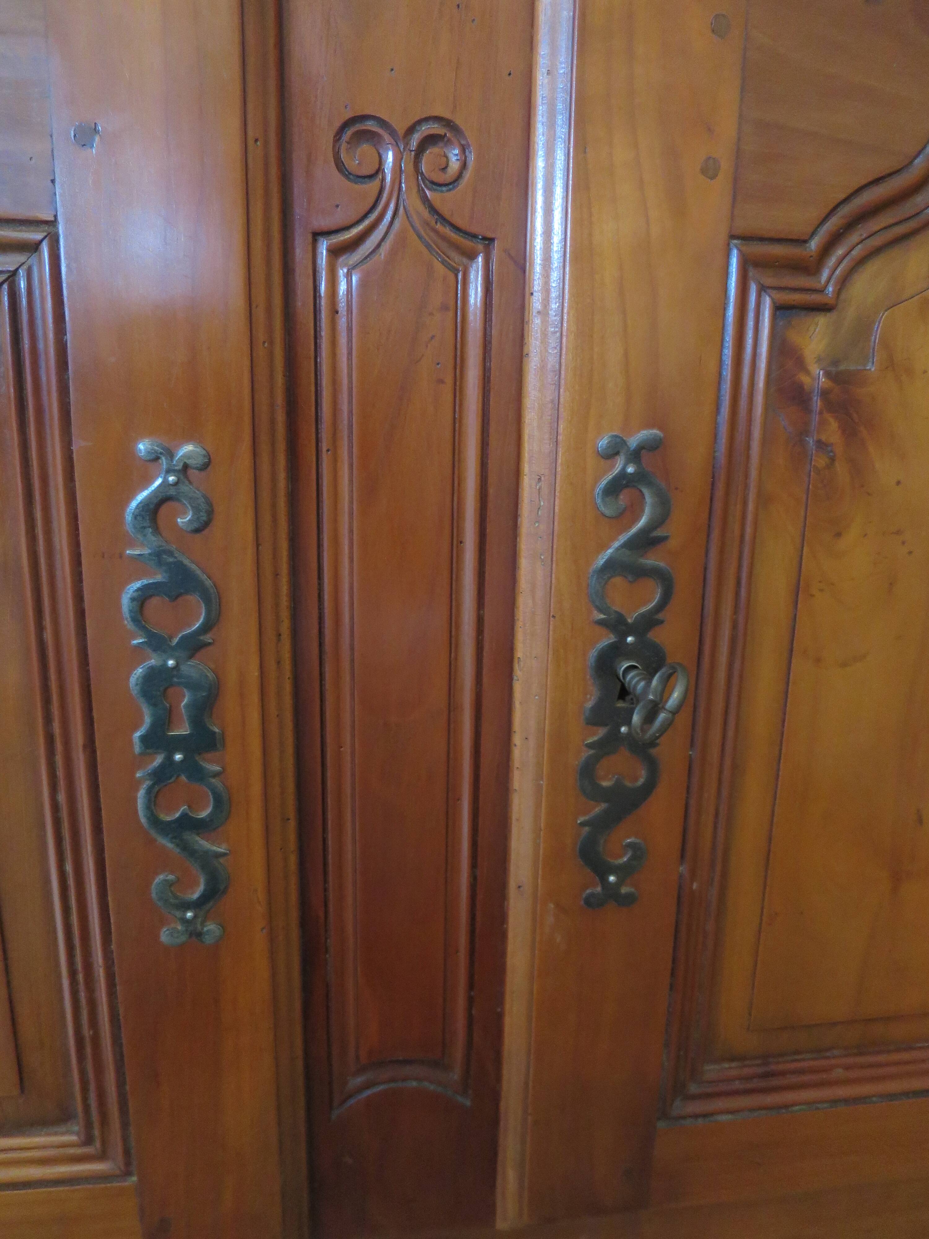 Rustic buffet Louis XV-Regency-jointed-massive wood-snail feet