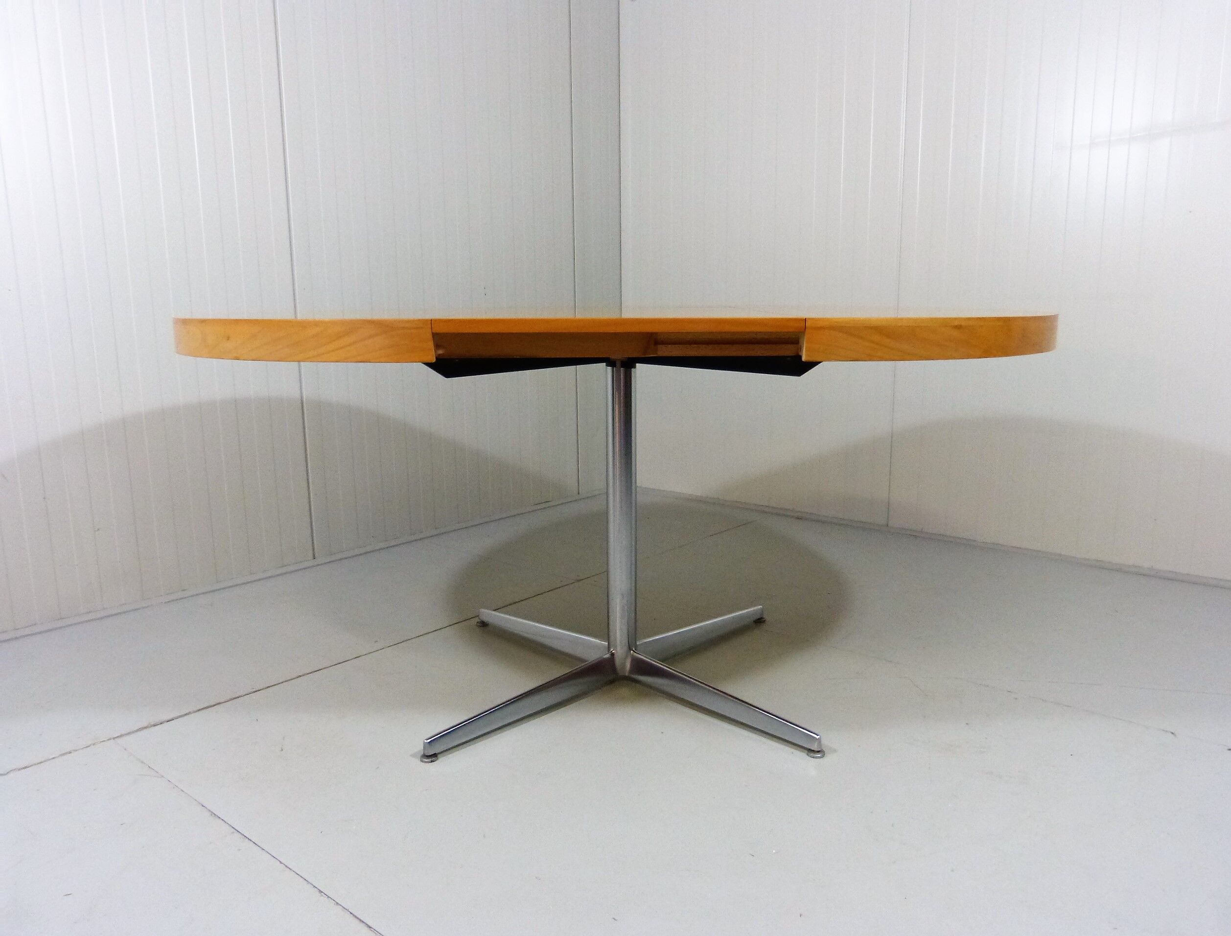 Retractable dining table round oval, 1960’s