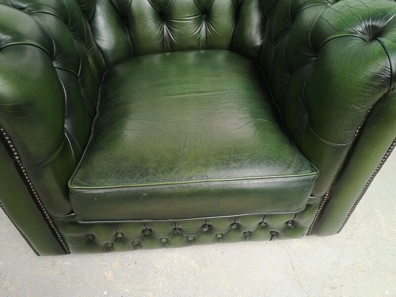 Armchair chesterfield English green leather