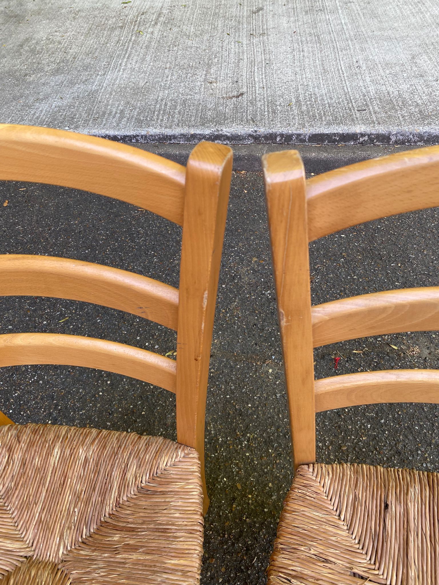 2 solid wood kitchen chairs with straw in a country style