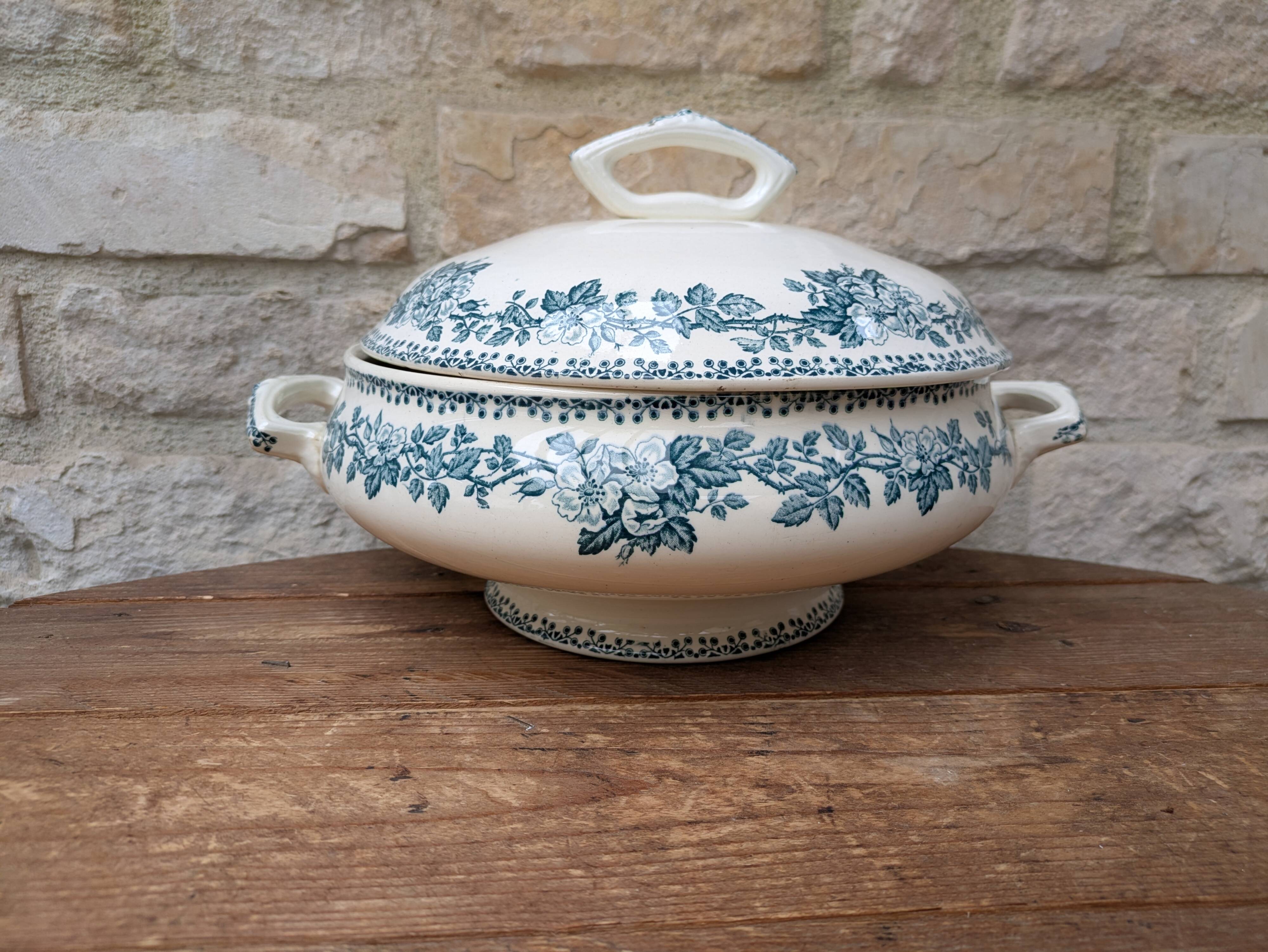 Saint Amand soup tureen model Guadeloupe with a floral decoration in Terre de Fer.