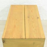 Malle en bois massif antique