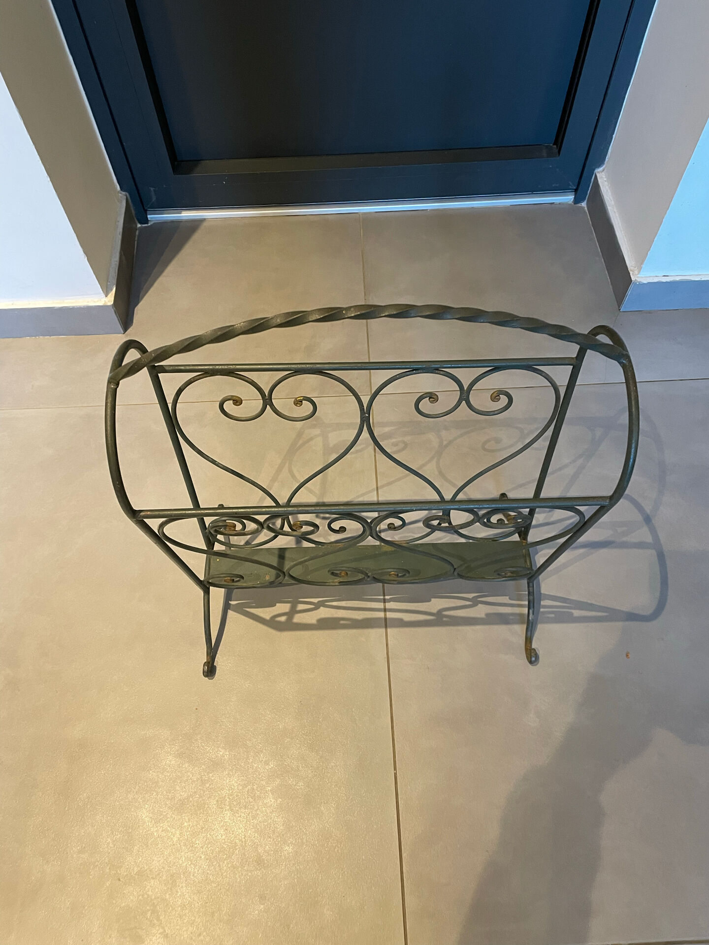 Vintage wrought iron magazine rack in green - 50s style