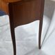 Bureau vintage 1960s avec 2 tiroirs – design ondulé élégant