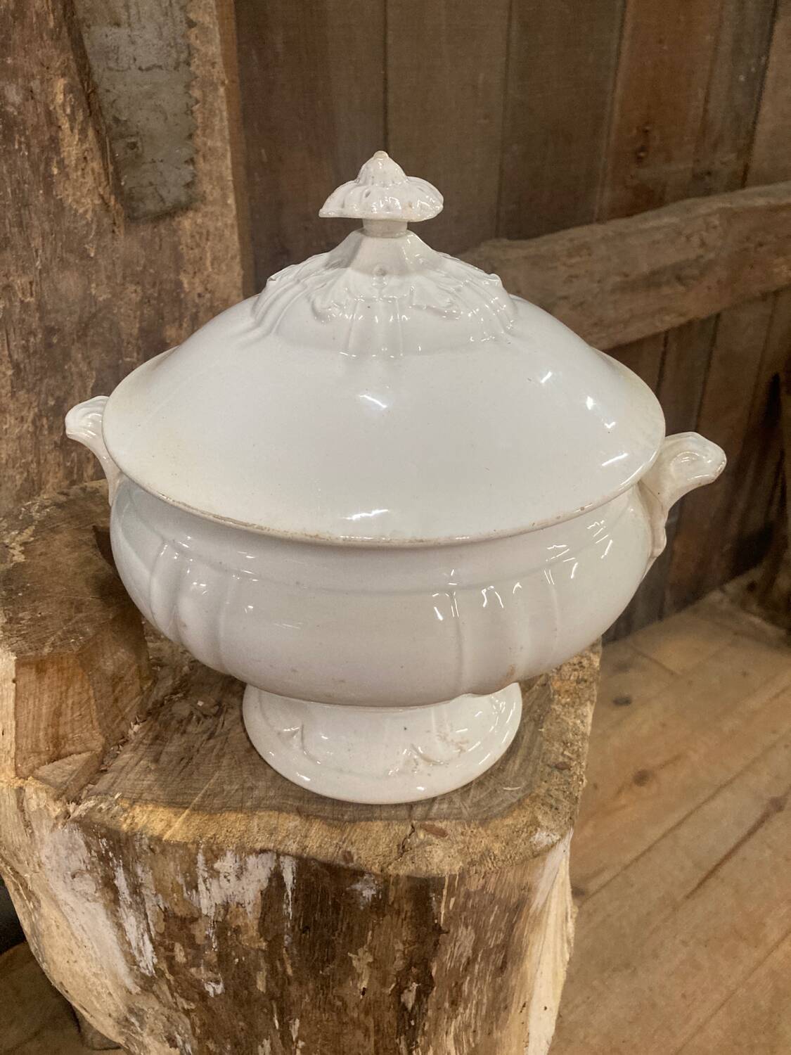 19th century Paris white porcelain tureen