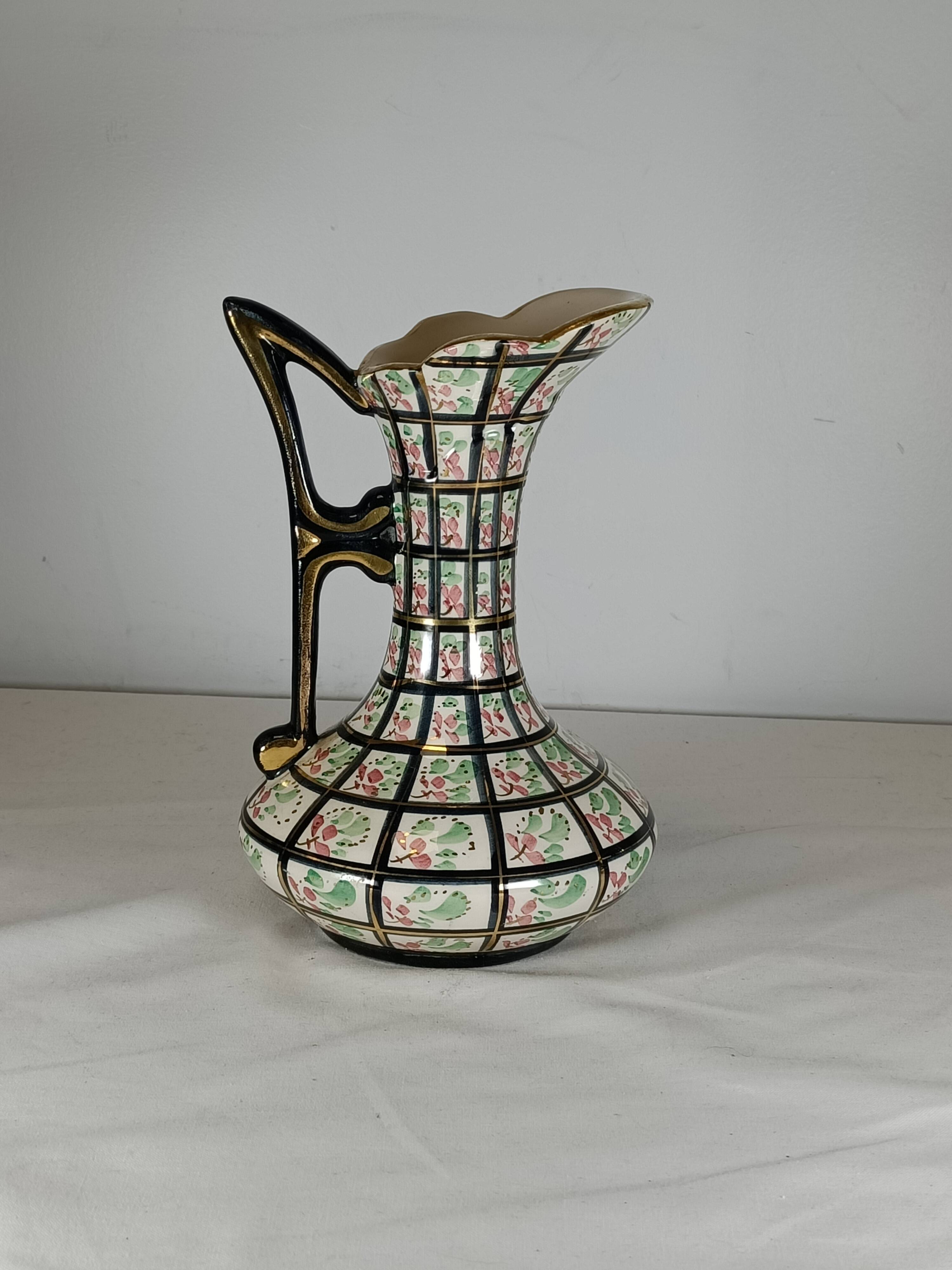 Aiguière ancienne en faïence décor floral – XIXe siècle