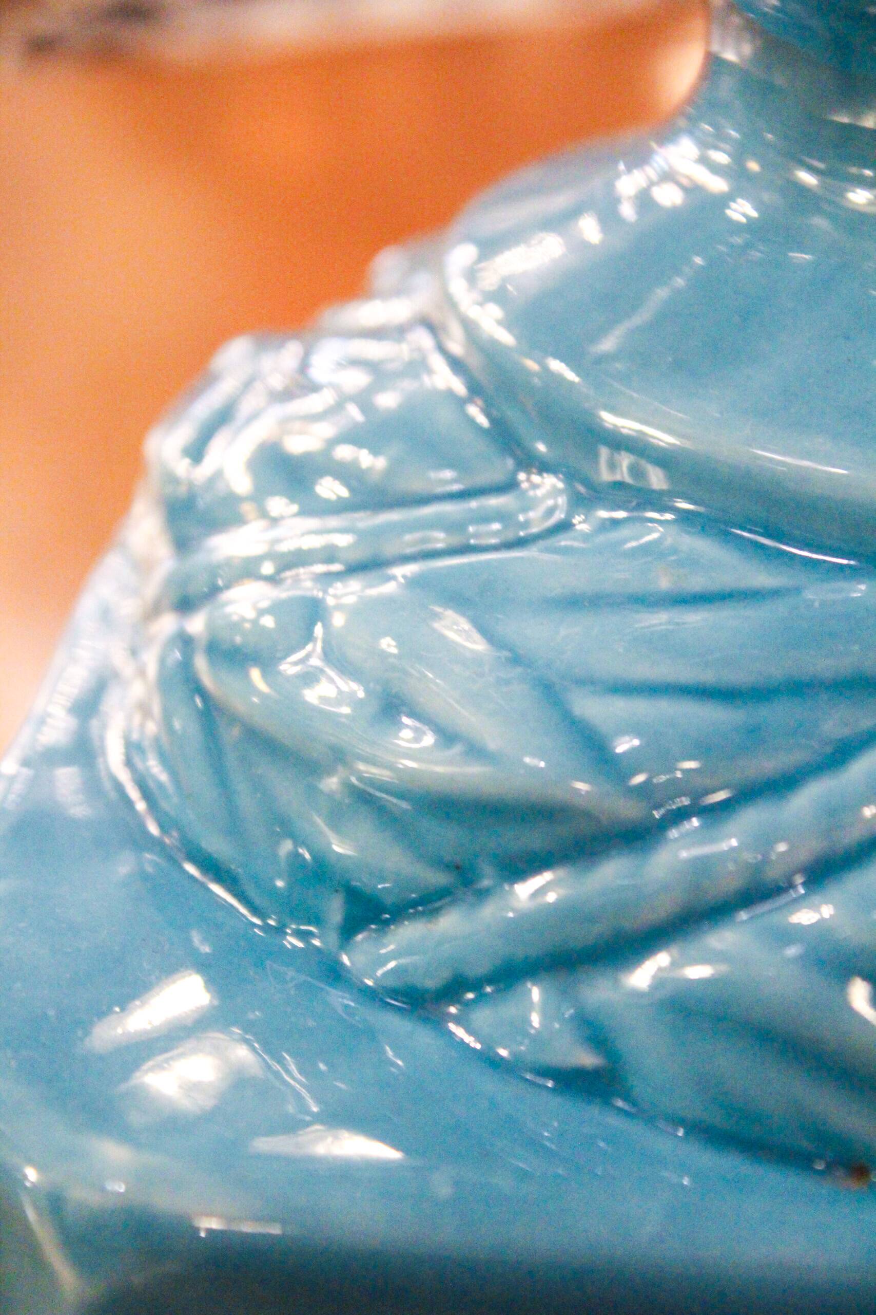 Ceramic vase from Manises with a floral decoration.