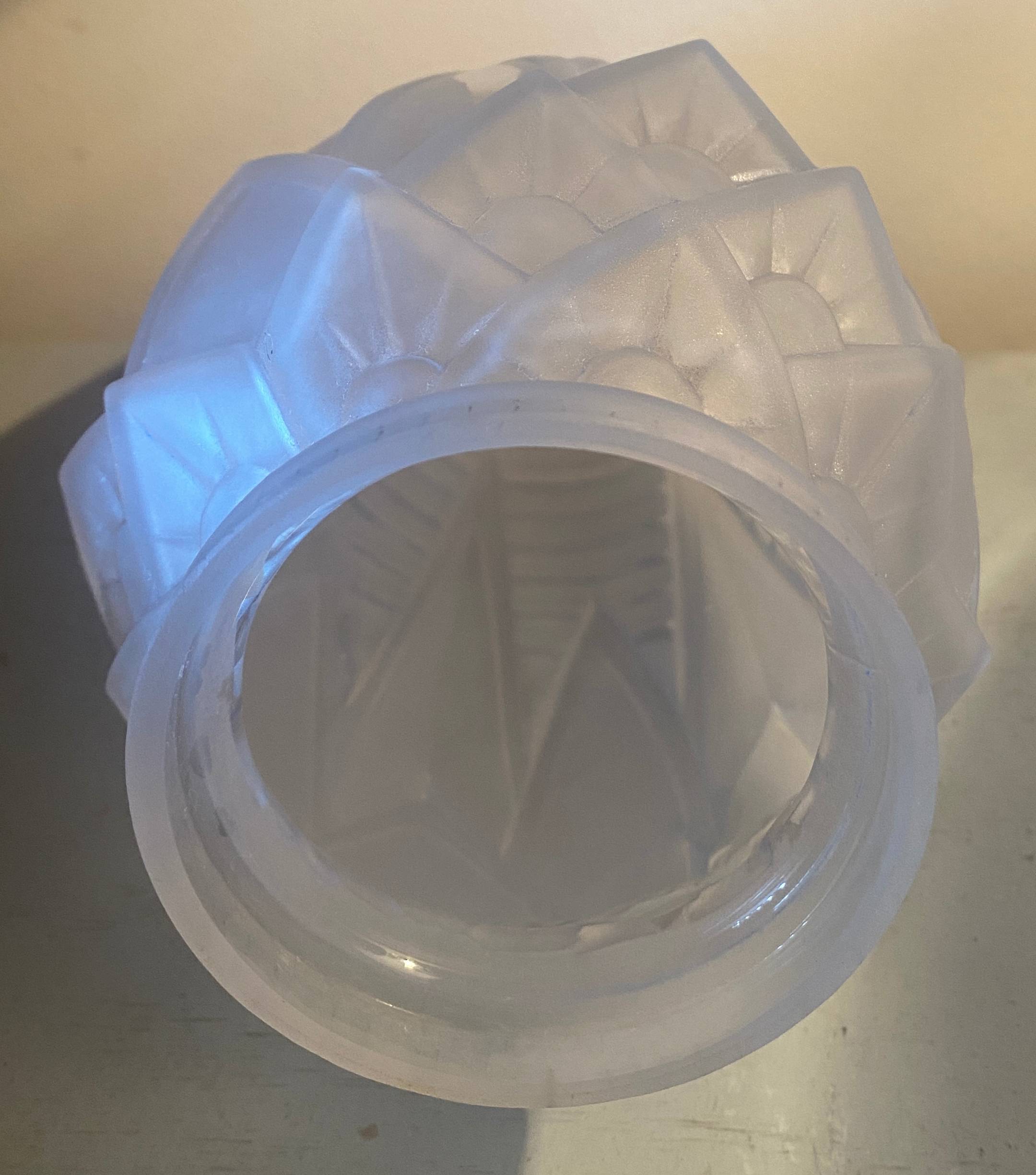 Vase années 30 Art Déco signé Muller Frères Luneville fleurs stylisées