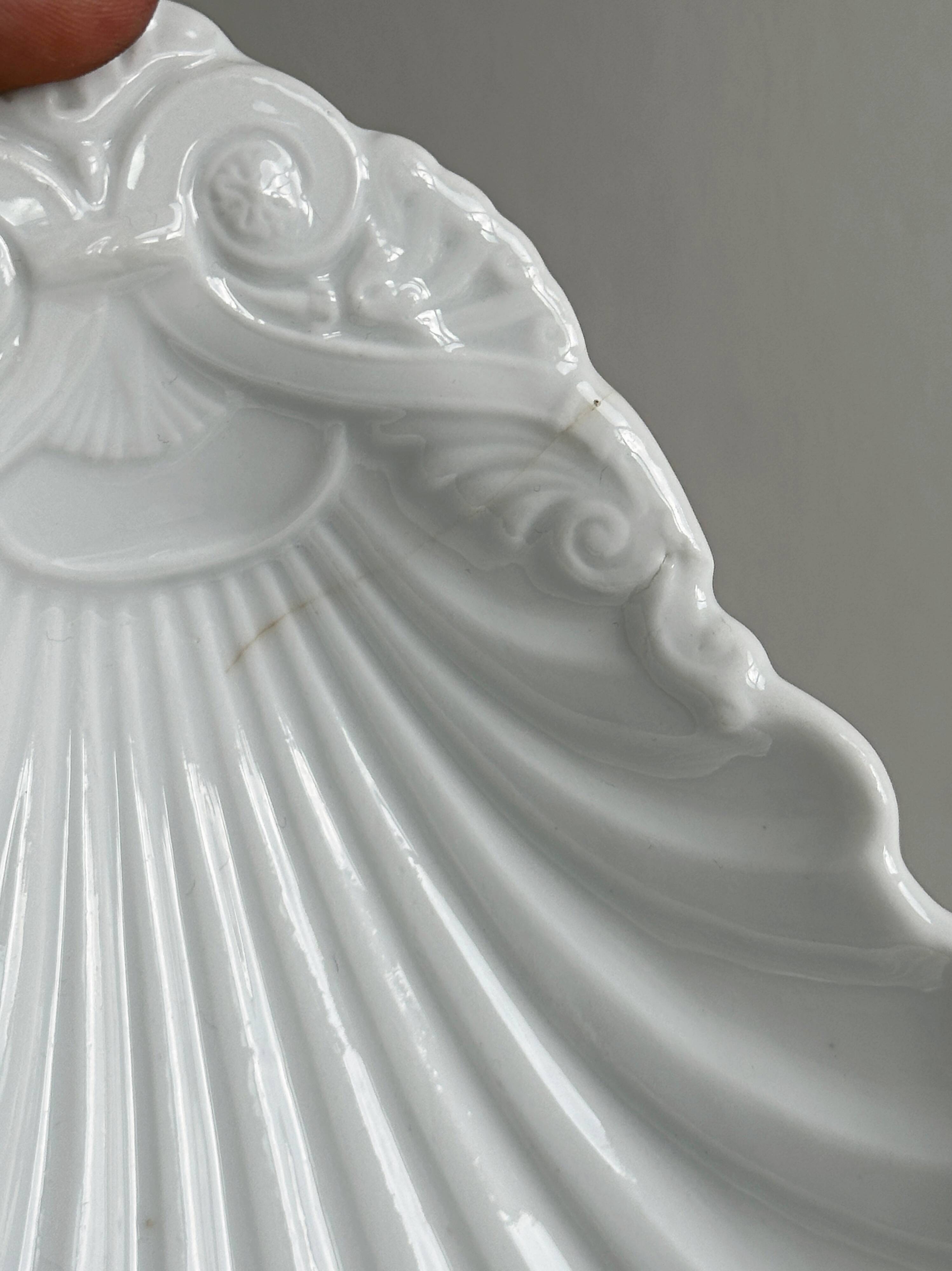 White ceramic shell bowl
