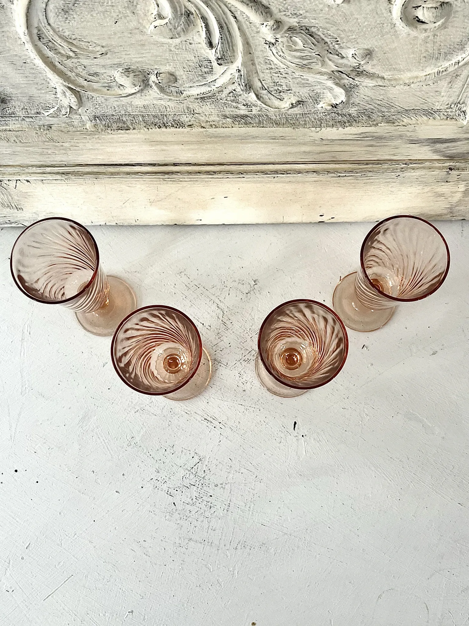 Champagne flutes set of 4, pink French swirl glass stemware