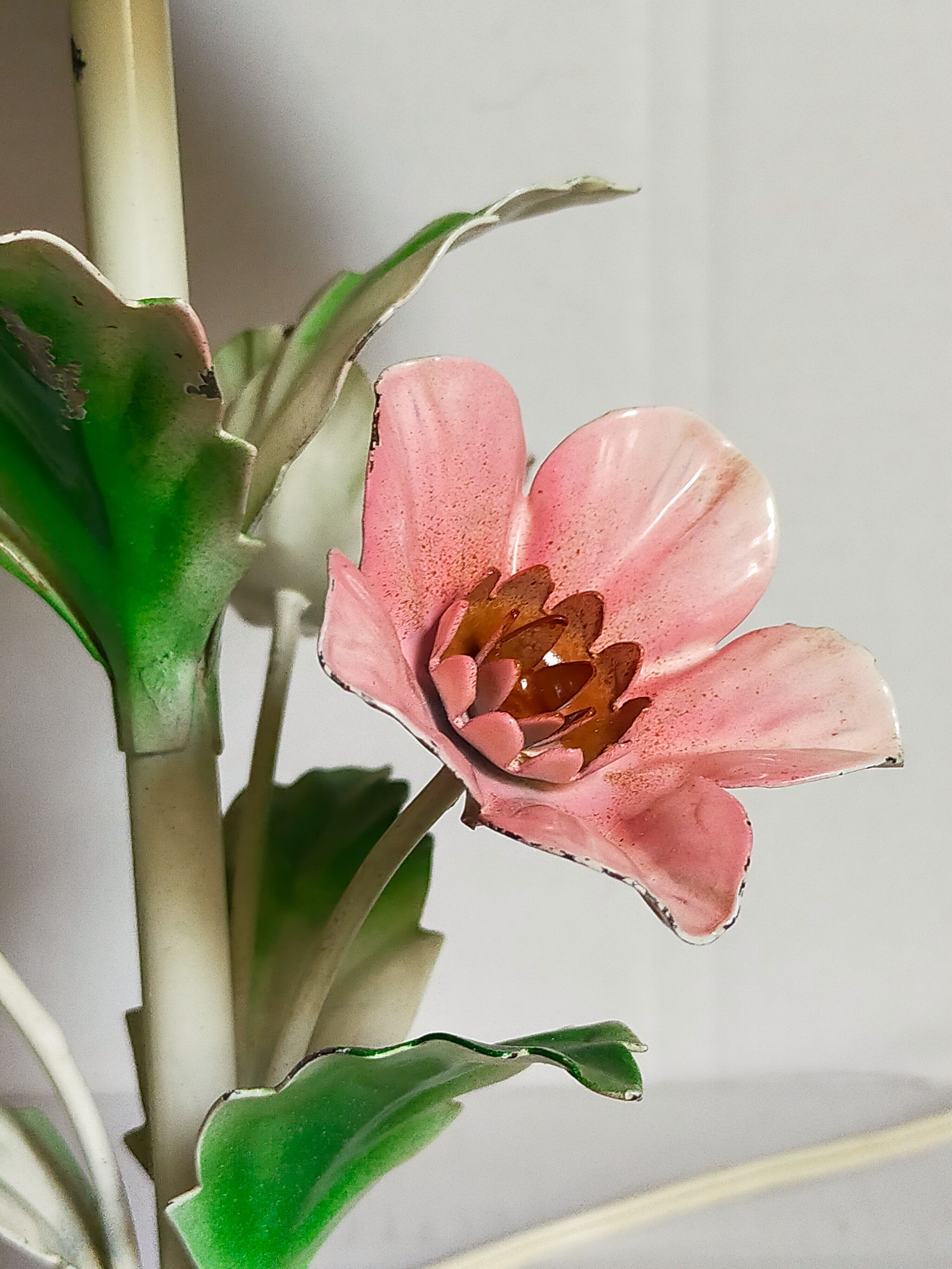 Bouquet lamp to table in vintage painted sheet vinyl lampshade