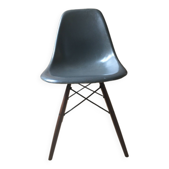 Eames DSW chair - Herman Miller edition - elephant gray fiberglass