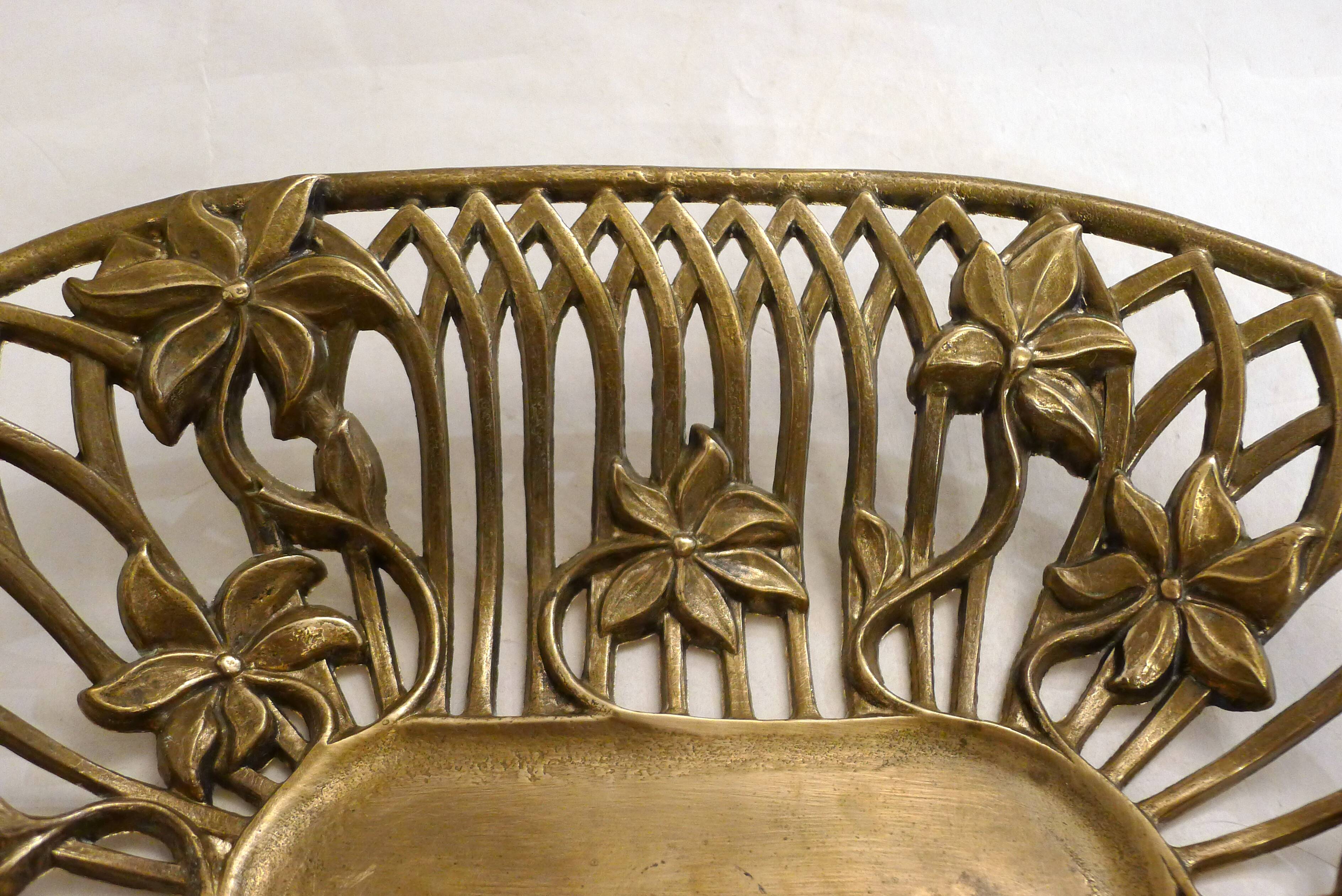 Openwork Art Nouveau basket in gilded brass