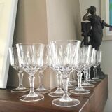 12 verres à vin en cristal taillé