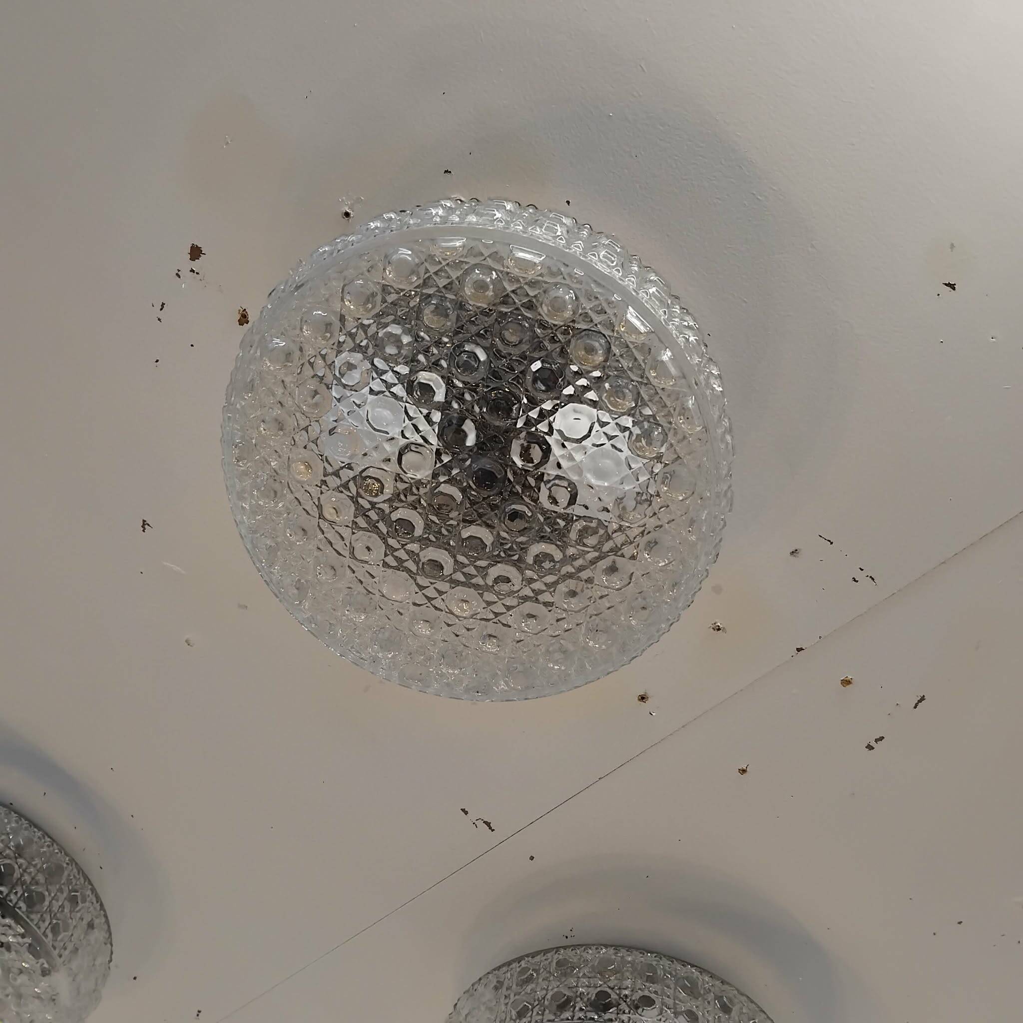 Suite de 3 plafonniers en verre moulé presssé année 50