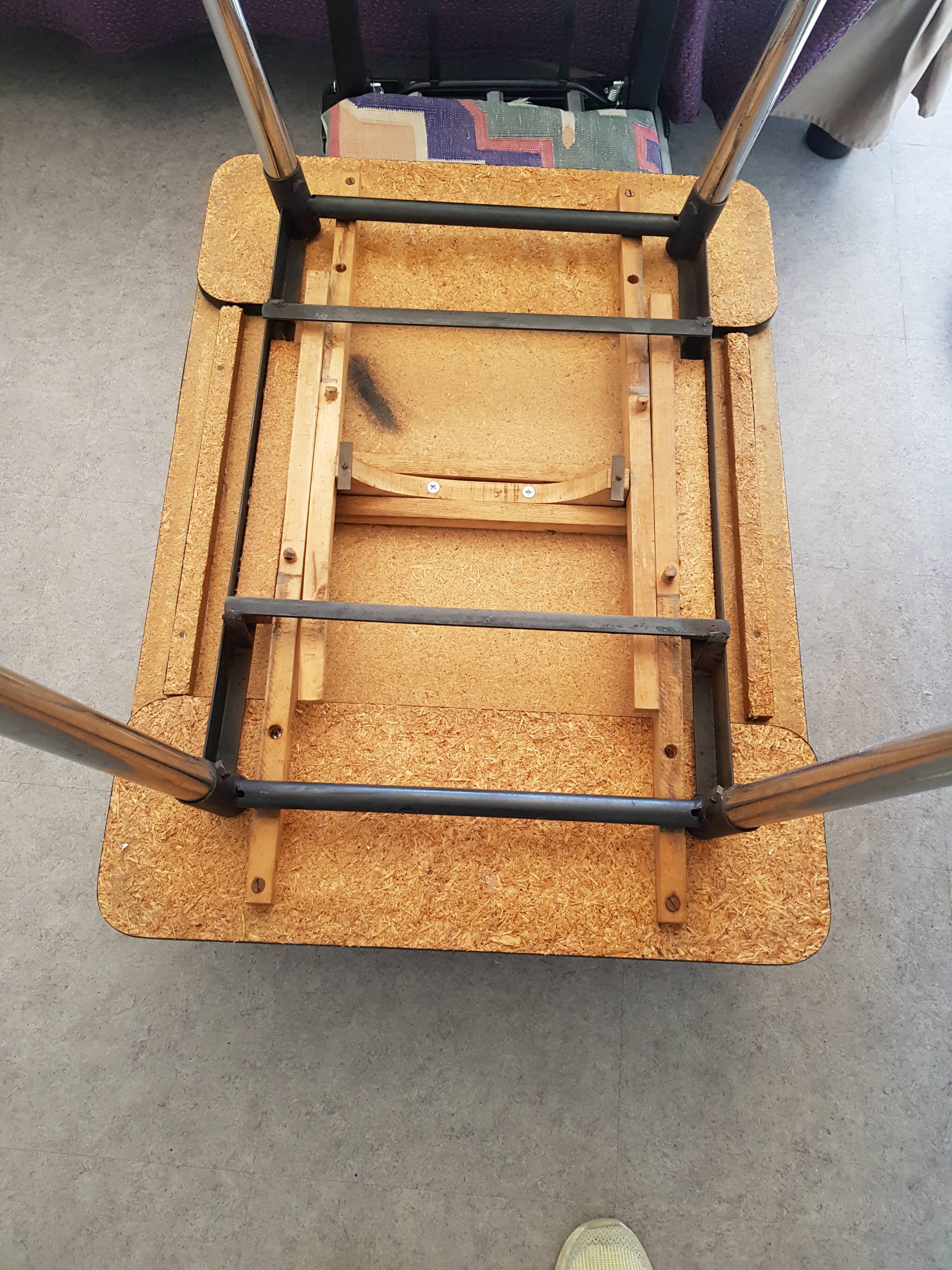 Table and chairs in mint green formica