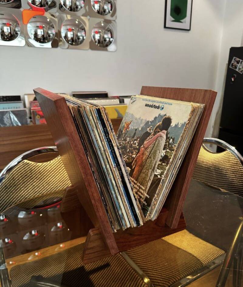 Kiosque / Range-vinyles en bois bubinga – fabrication artisanale