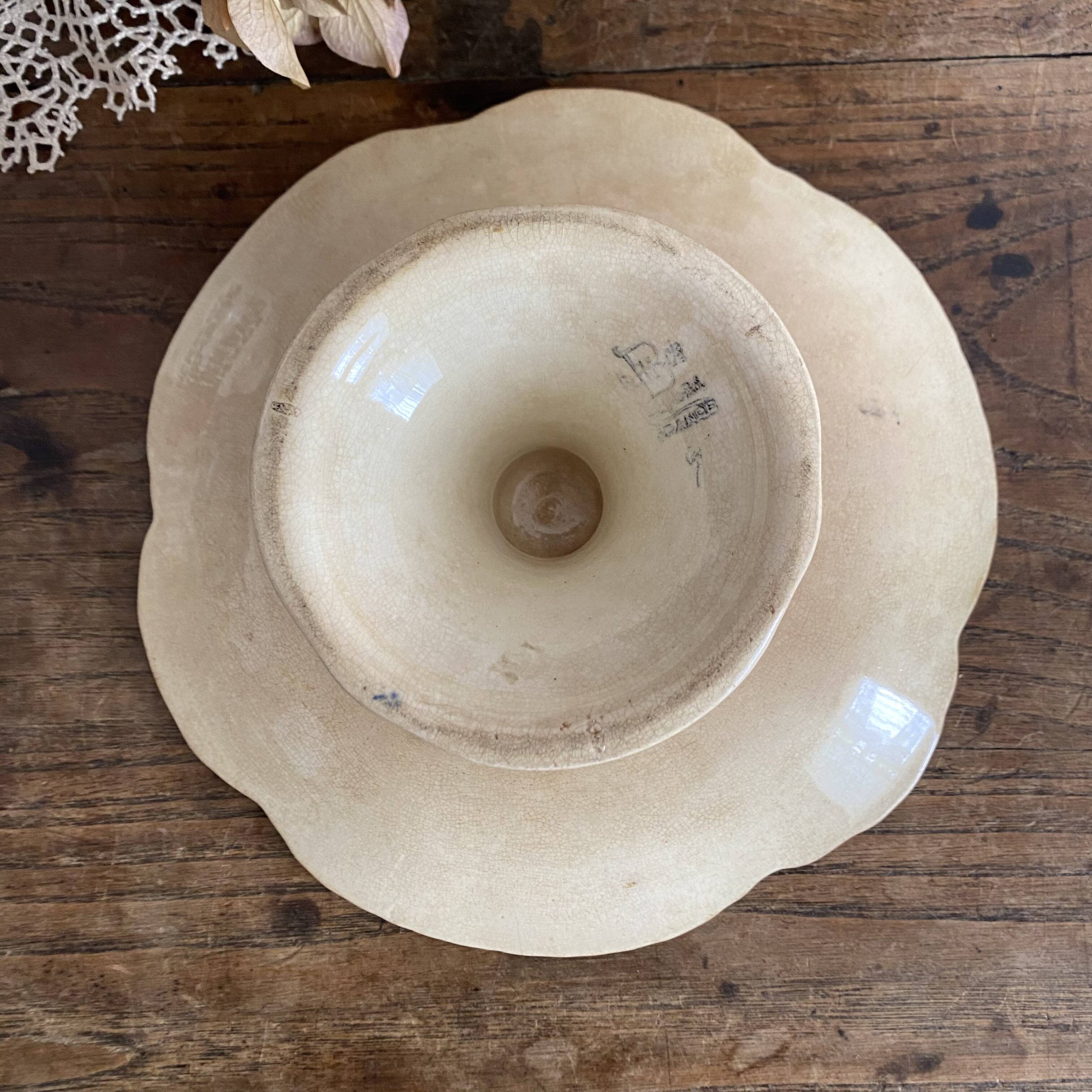 Footed dish in slip, pansy compote dish, Choisy le Roi